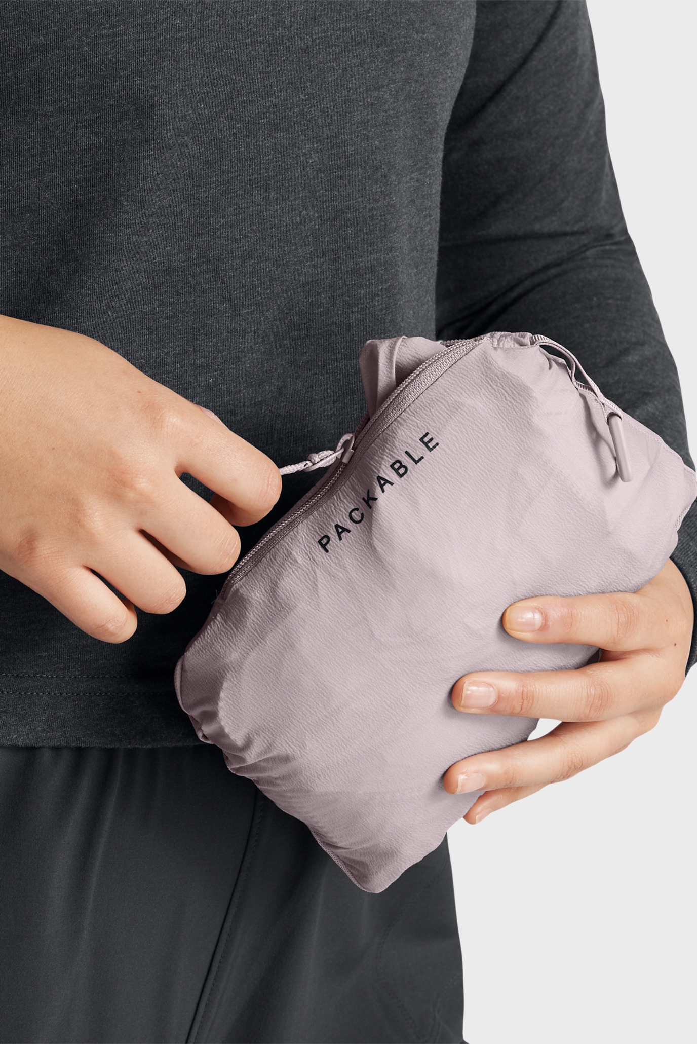 Женская серая ветровка UA Run Trail Jacket-GRY 4