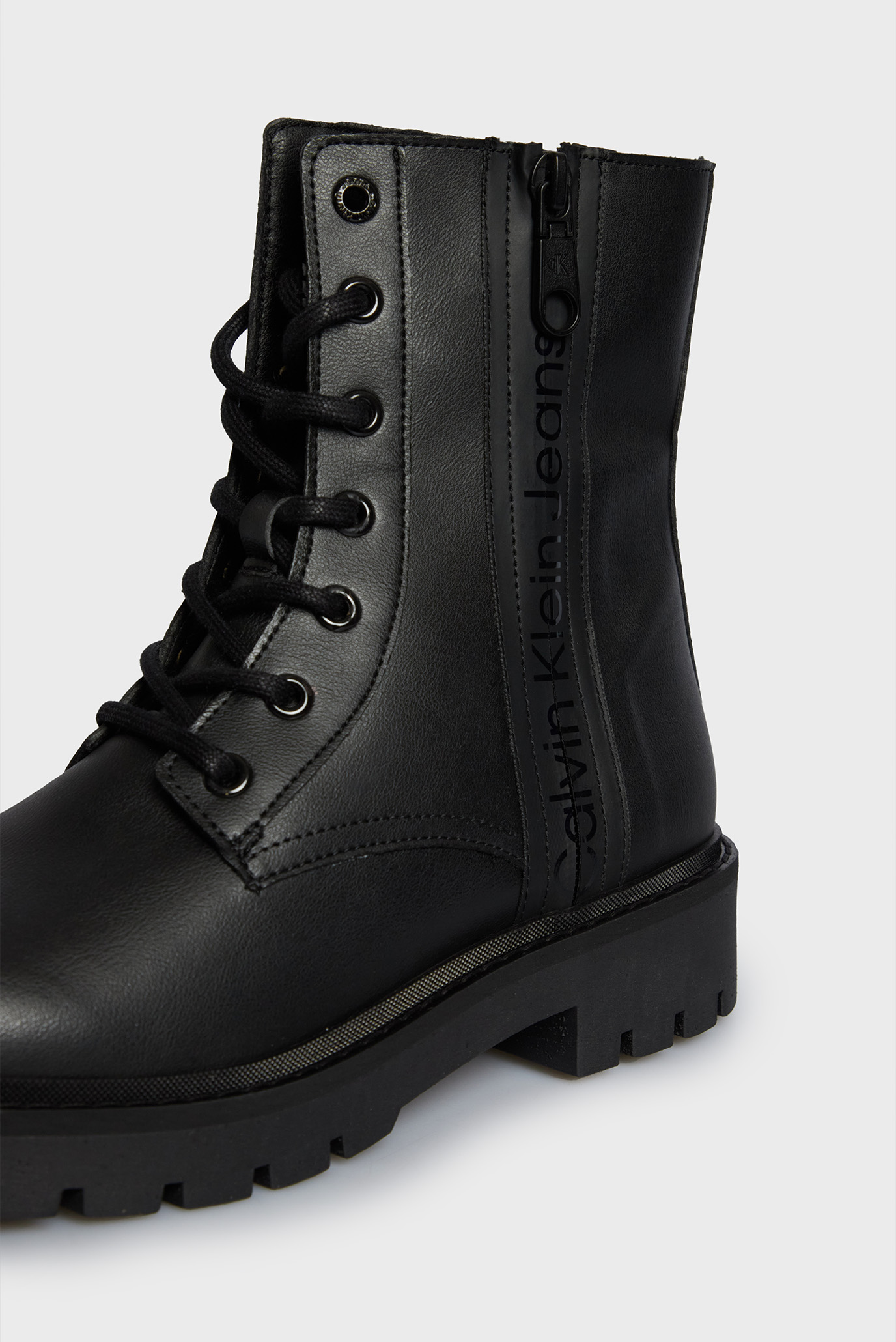 Женские черные ботинки COMBAT MID LACEUP 8