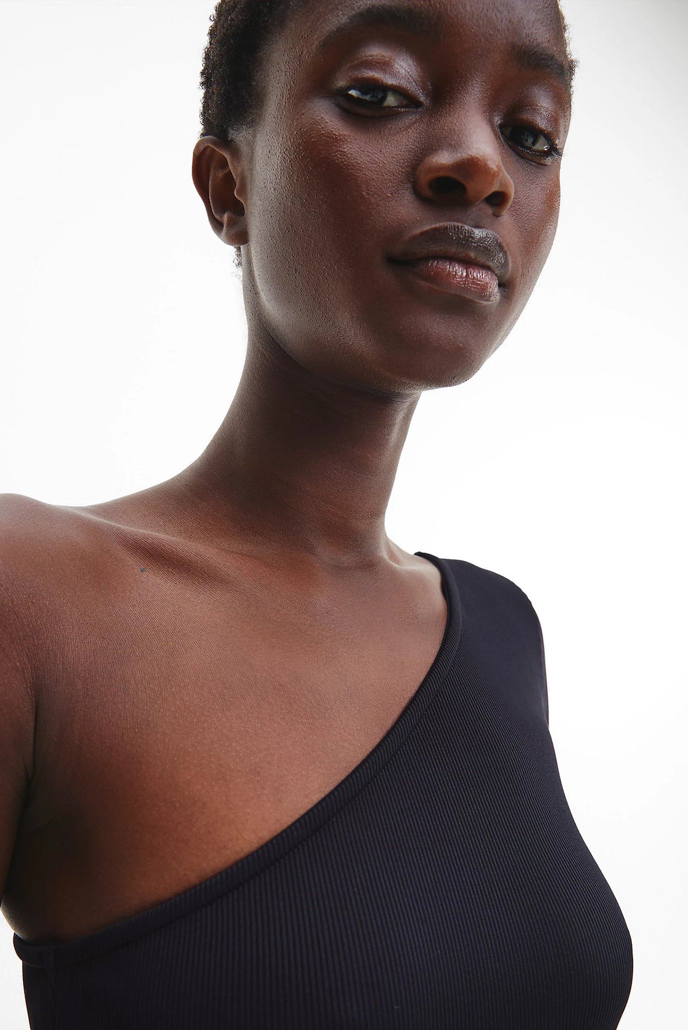 Женский черный топ Q-NOVA ONE SHOULDER 4