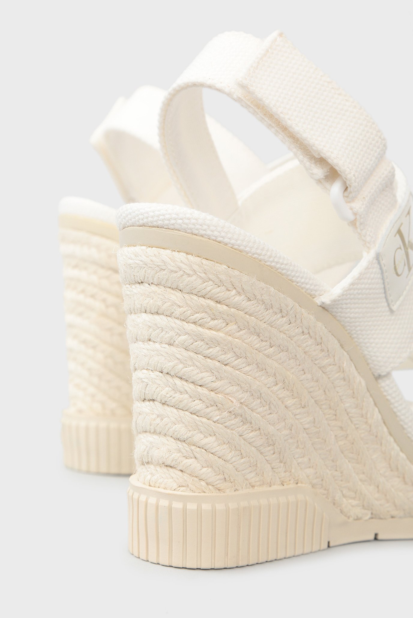 Женские белые босоножки 10