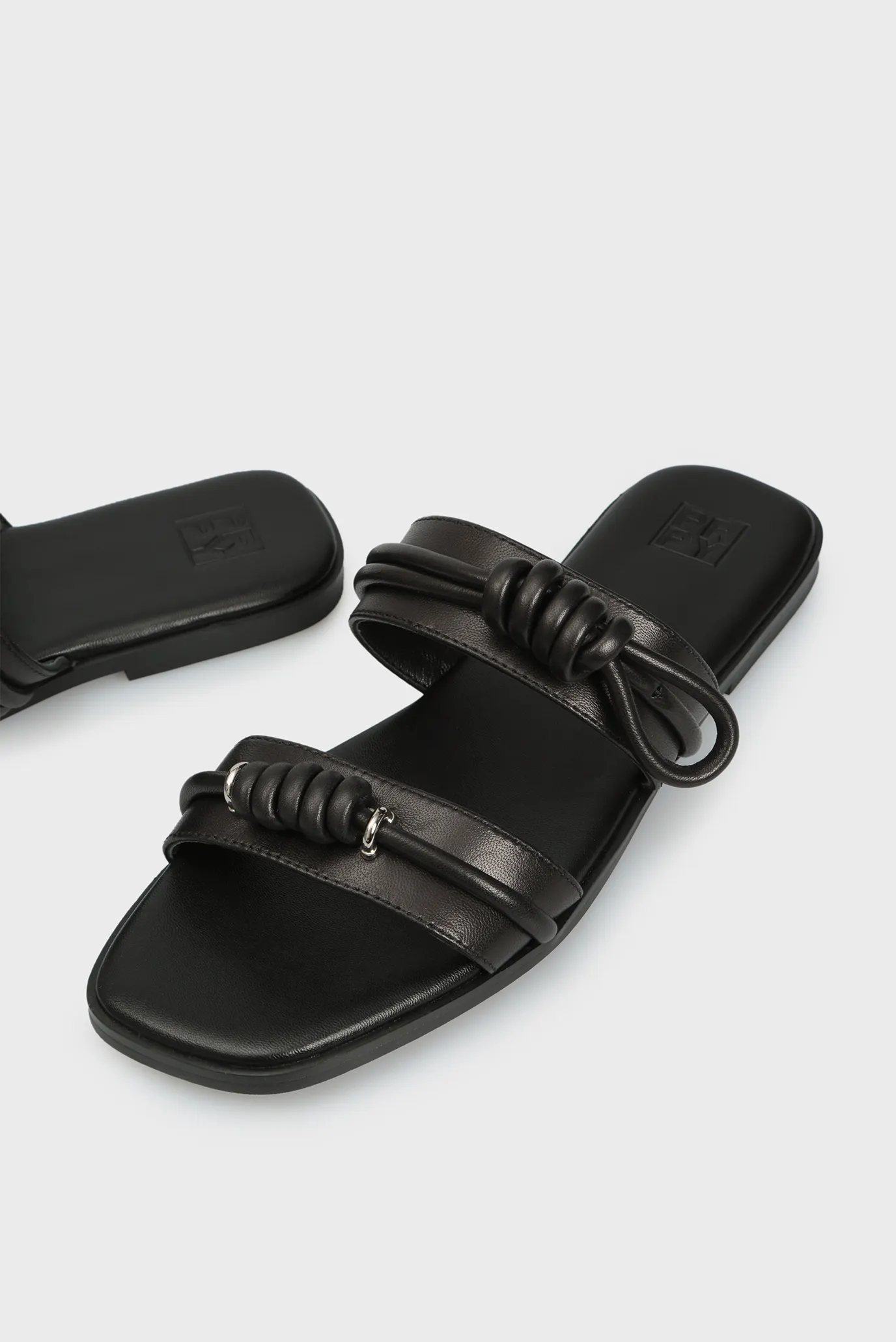 Женские черные кожаные слайдеры Luana 6