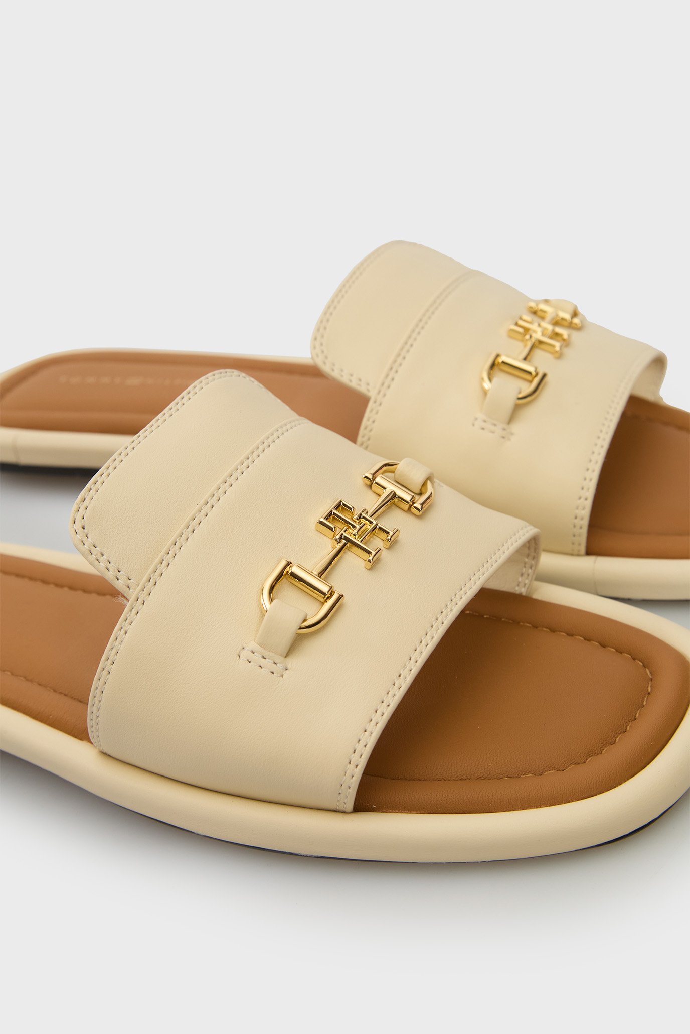 Женские бежевые кожаные слайдеры HORSEBIT MULETommy Hilfiger Женские бежевые кожаные слайдеры HORSEBIT MULE 2