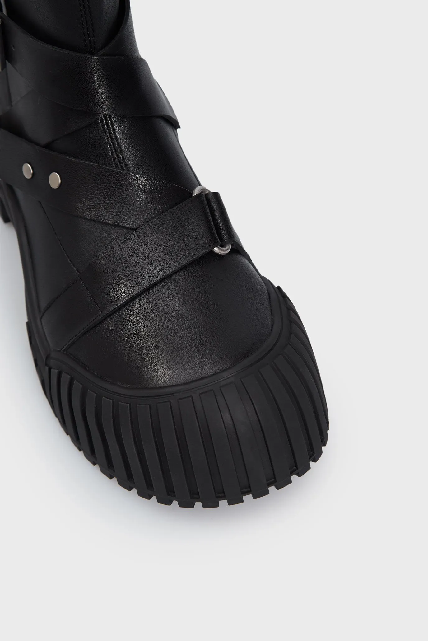 Женские черные кожаные полусапоги Monarda 4