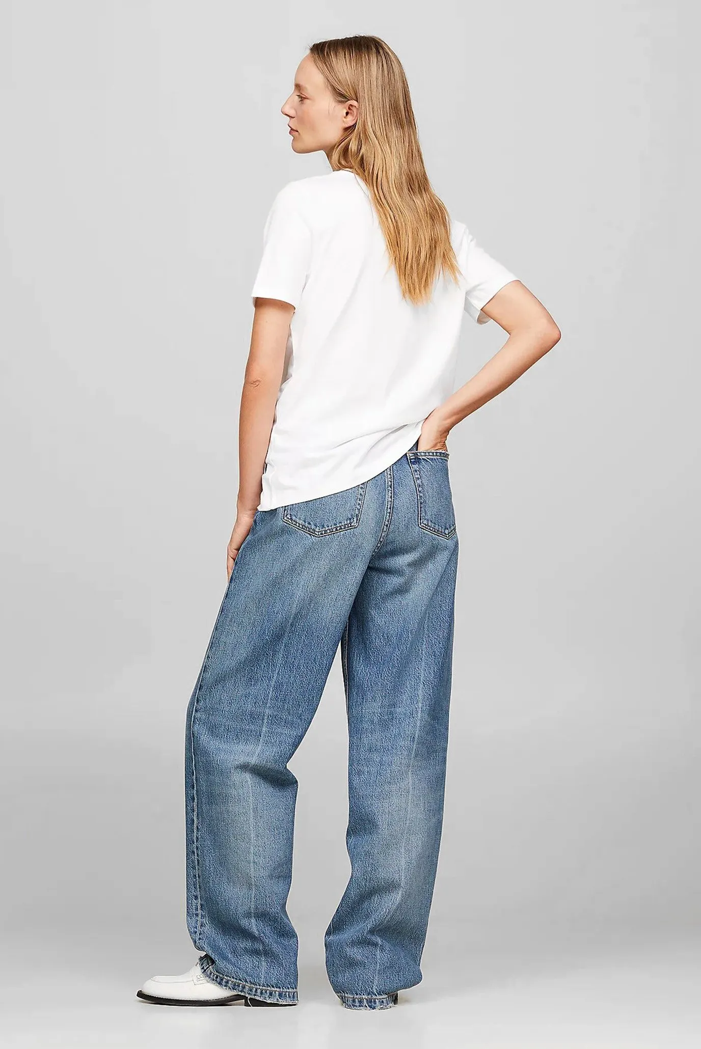 Женская белая футболка REG IMD SLVR LAUREL TEE 3