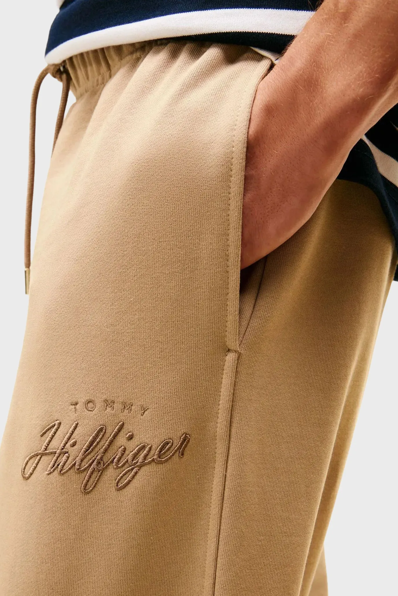 Штаны спортивные MODERN ATH GRAPHIC SWEATPANTS 4