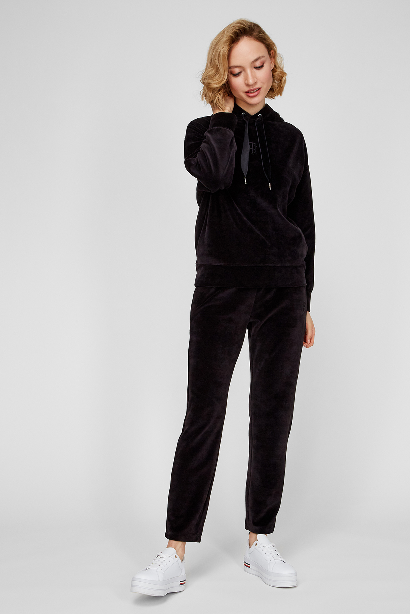 Женское черное худи RELAXED VELVET 10