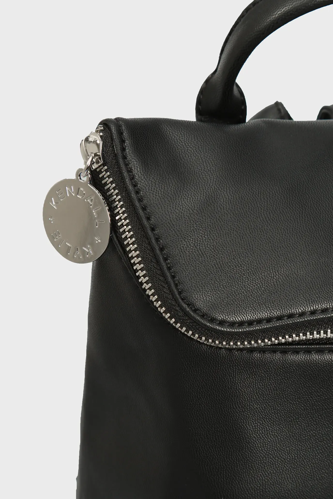 Женский черный рюкзак 2