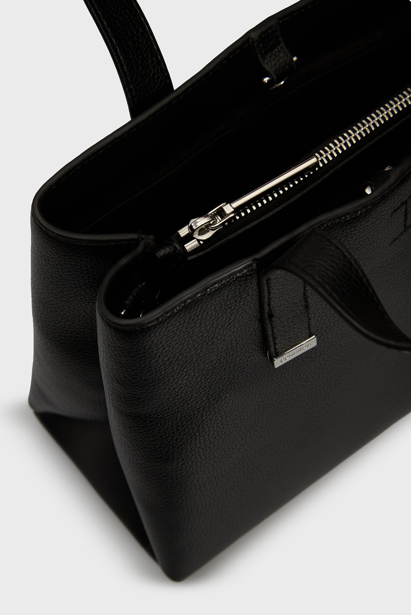 Женская черная сумка CK PLAQUE SMALL TOTE 5