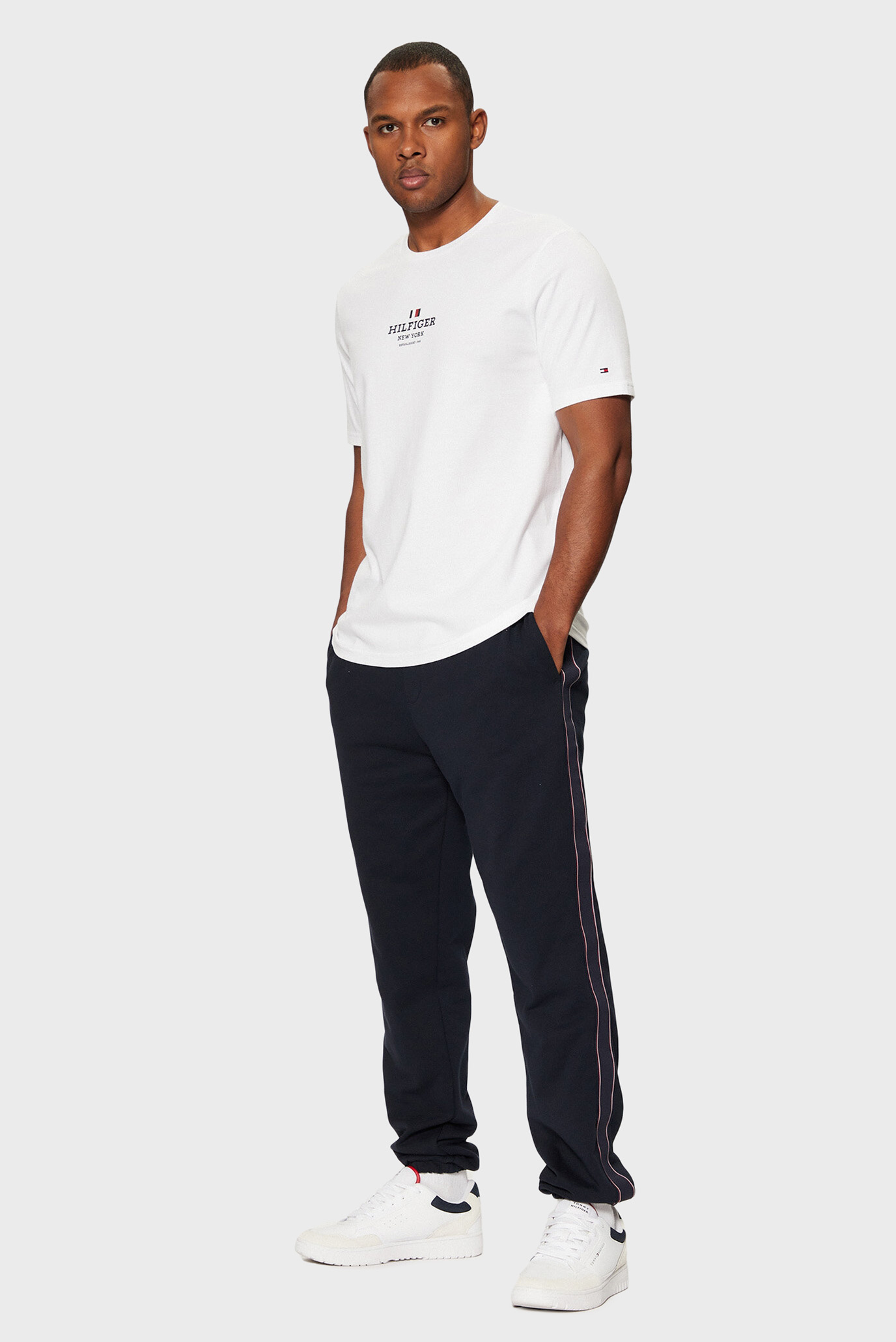 Мужские темно-синие спортивные брюки GLOBAL STRIPE SWEATPANTSTommy Hilfiger Мужские темно-синие спортивные брюки GLOBAL STRIPE SWEATPANTS 2