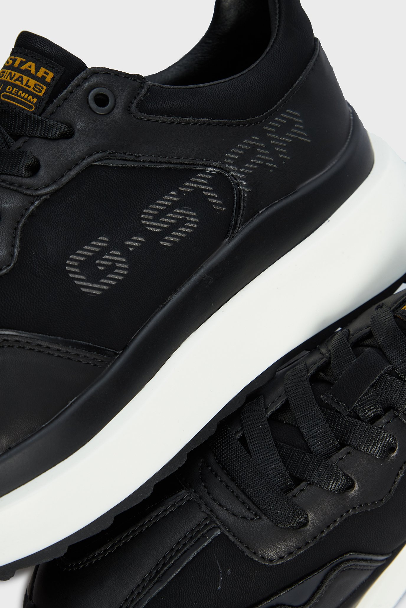 Женские черные кроссовки 2