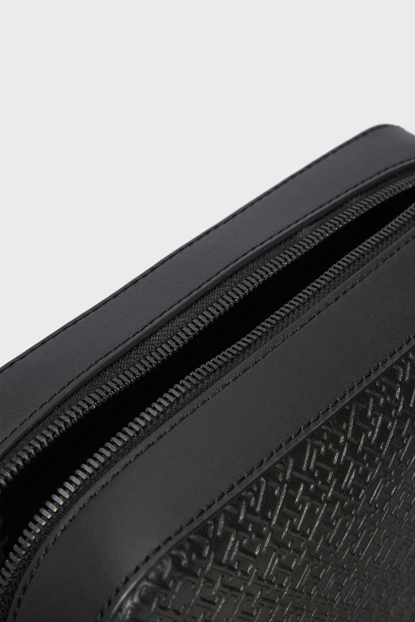 Косметичка TH MONOGRAM WASHBAG 5