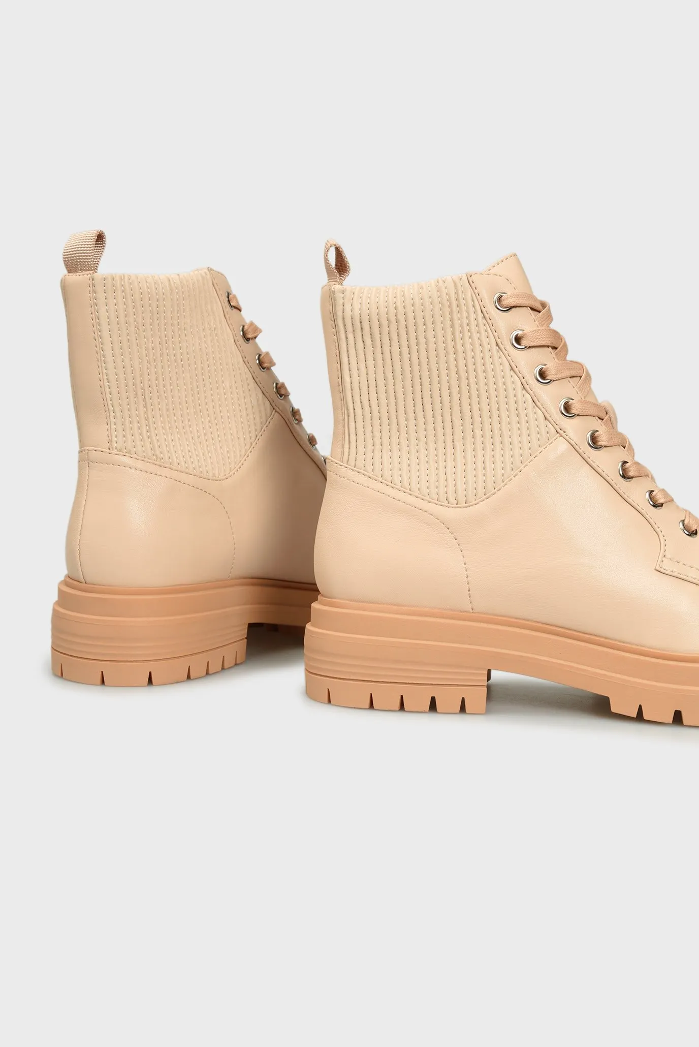 Женские бежевые кожаные ботинки Avice 2