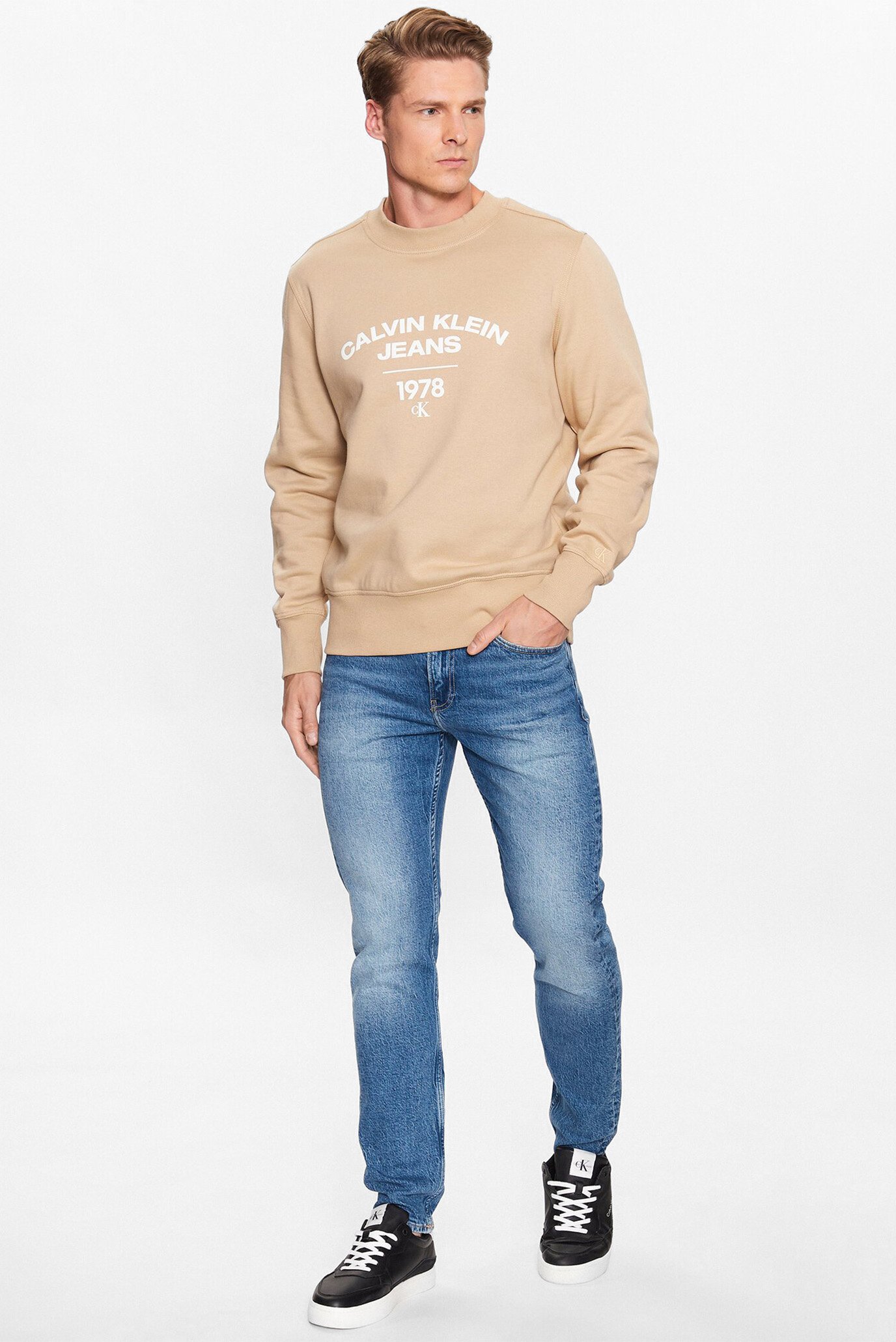 Свитшот VARSITY CURVE CREW NECK 3