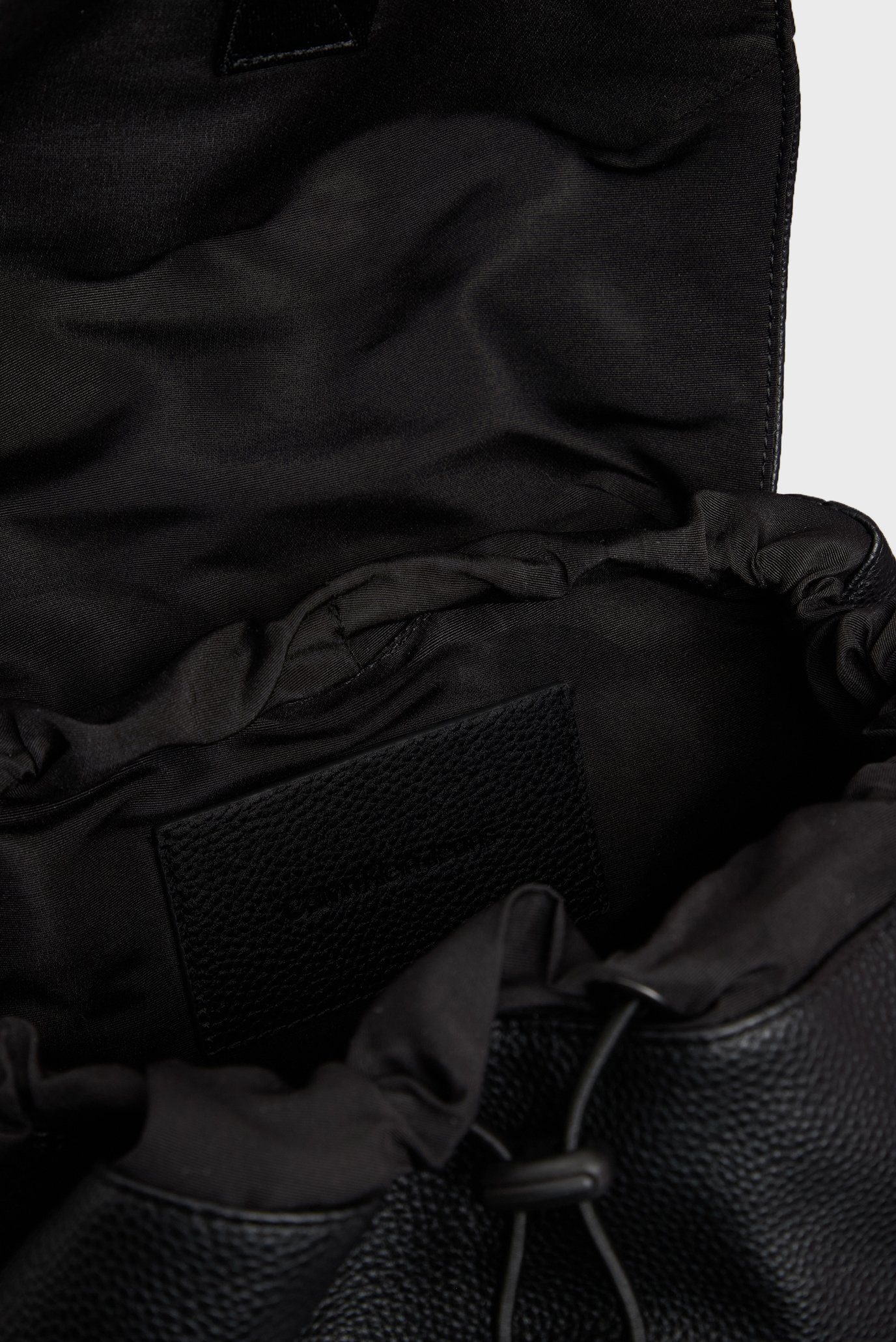 Мужской черный рюкзак ULTRALIGHT FLAP BACKPACK 7