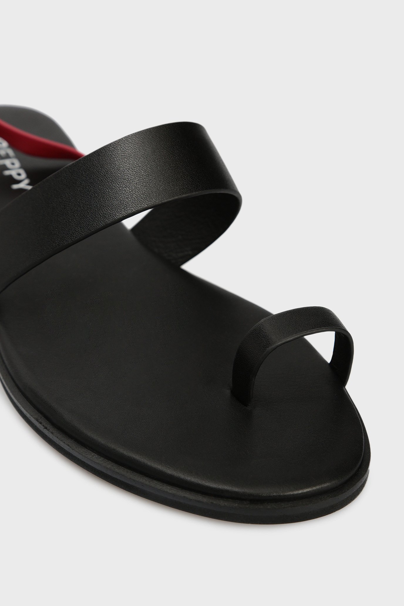 Женские черные кожаные сандалии 10