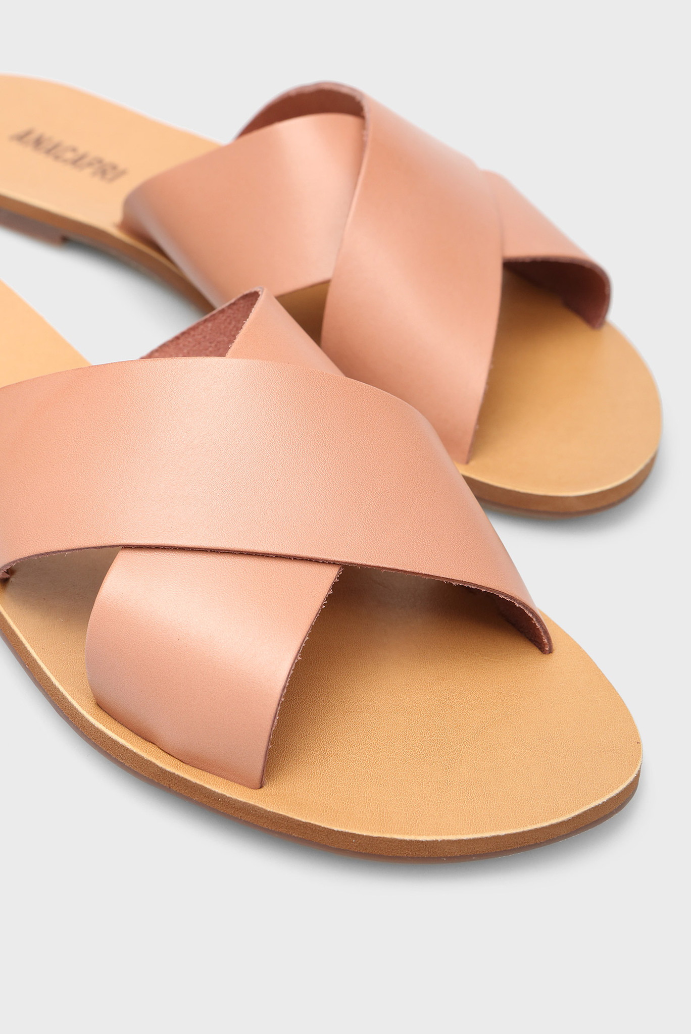 Женские бежевые кожаные слайдеры 5