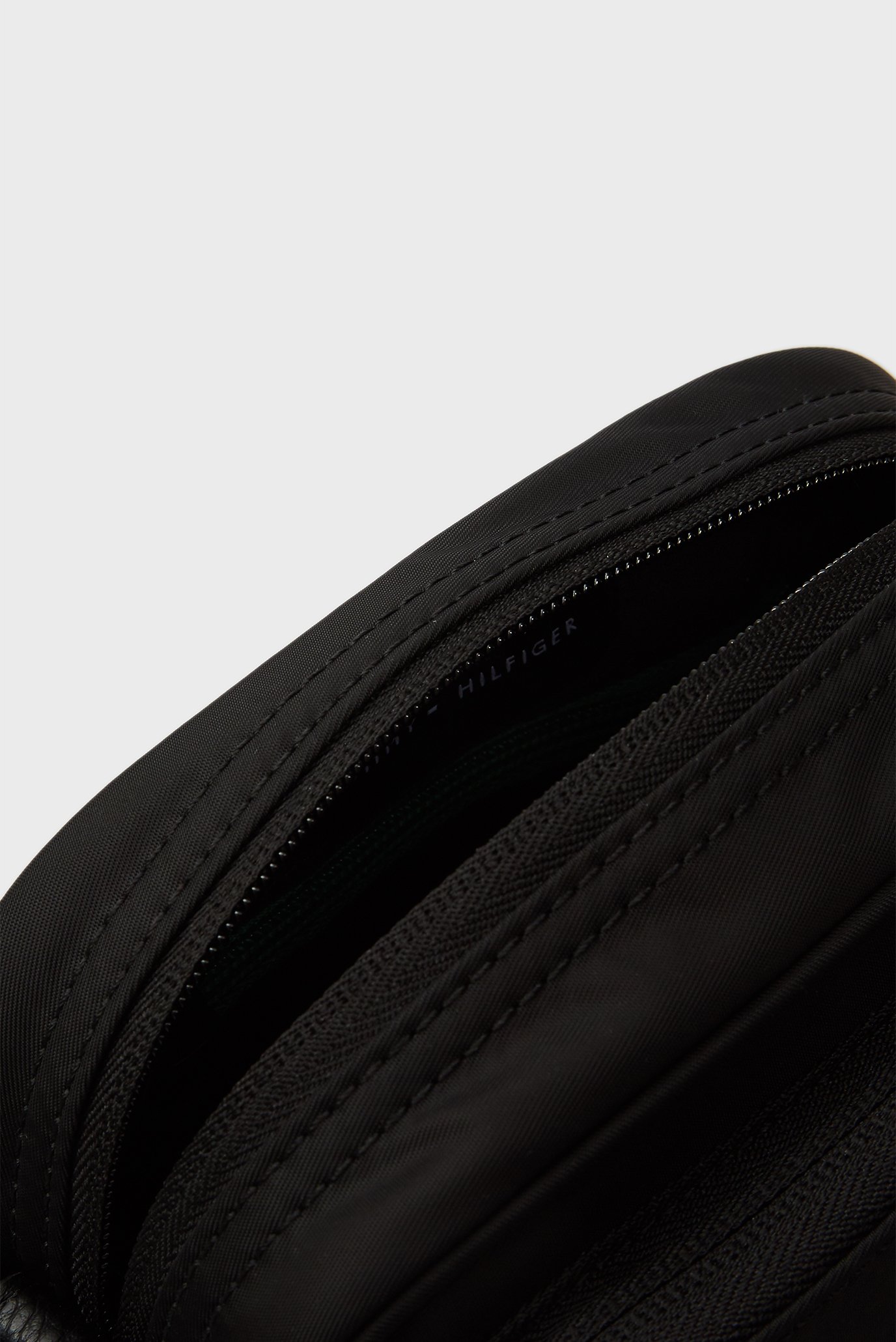 Мужская черная сумка TH REPREVE MINI REPORTER 6