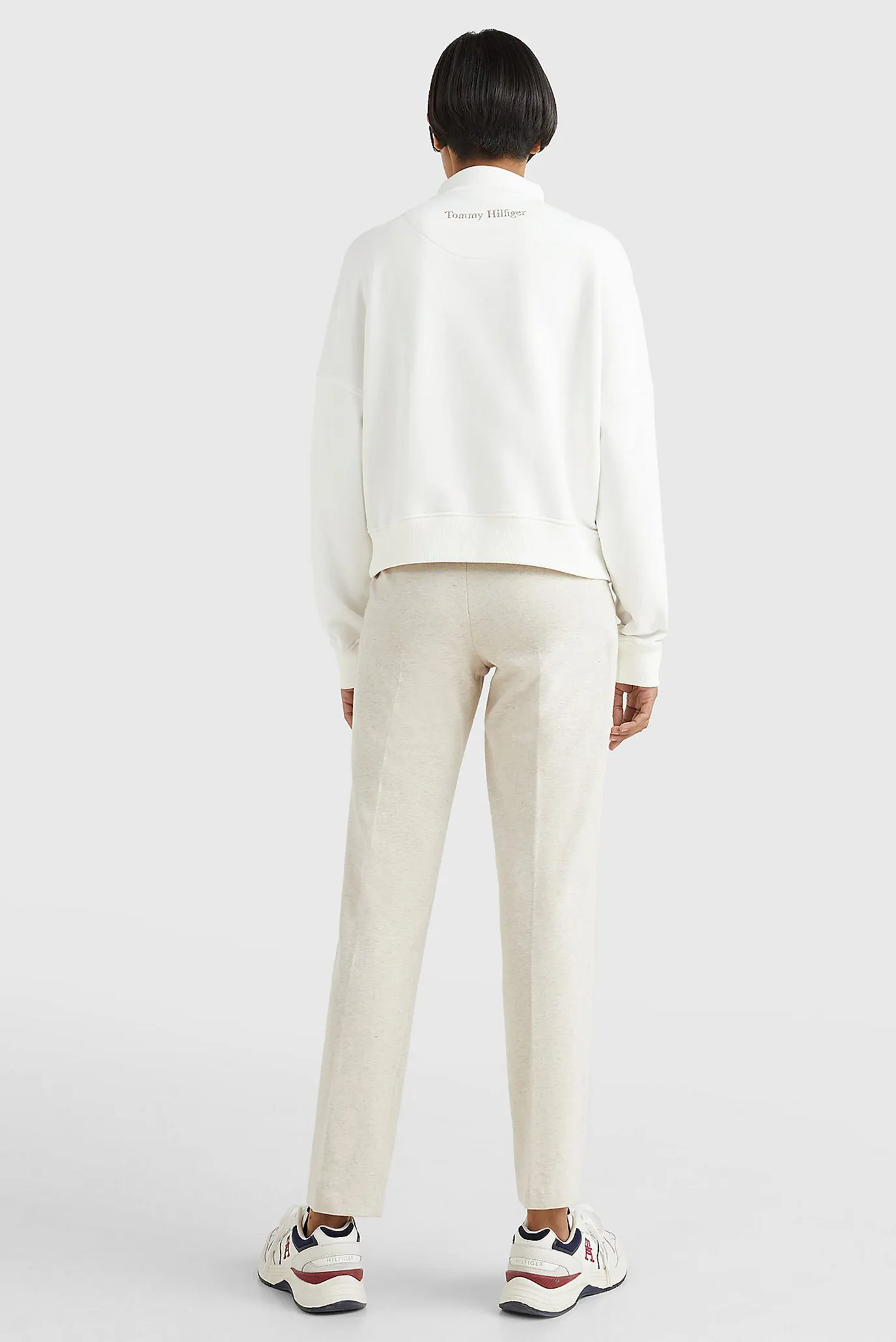 Женская белая спортивная кофта 8