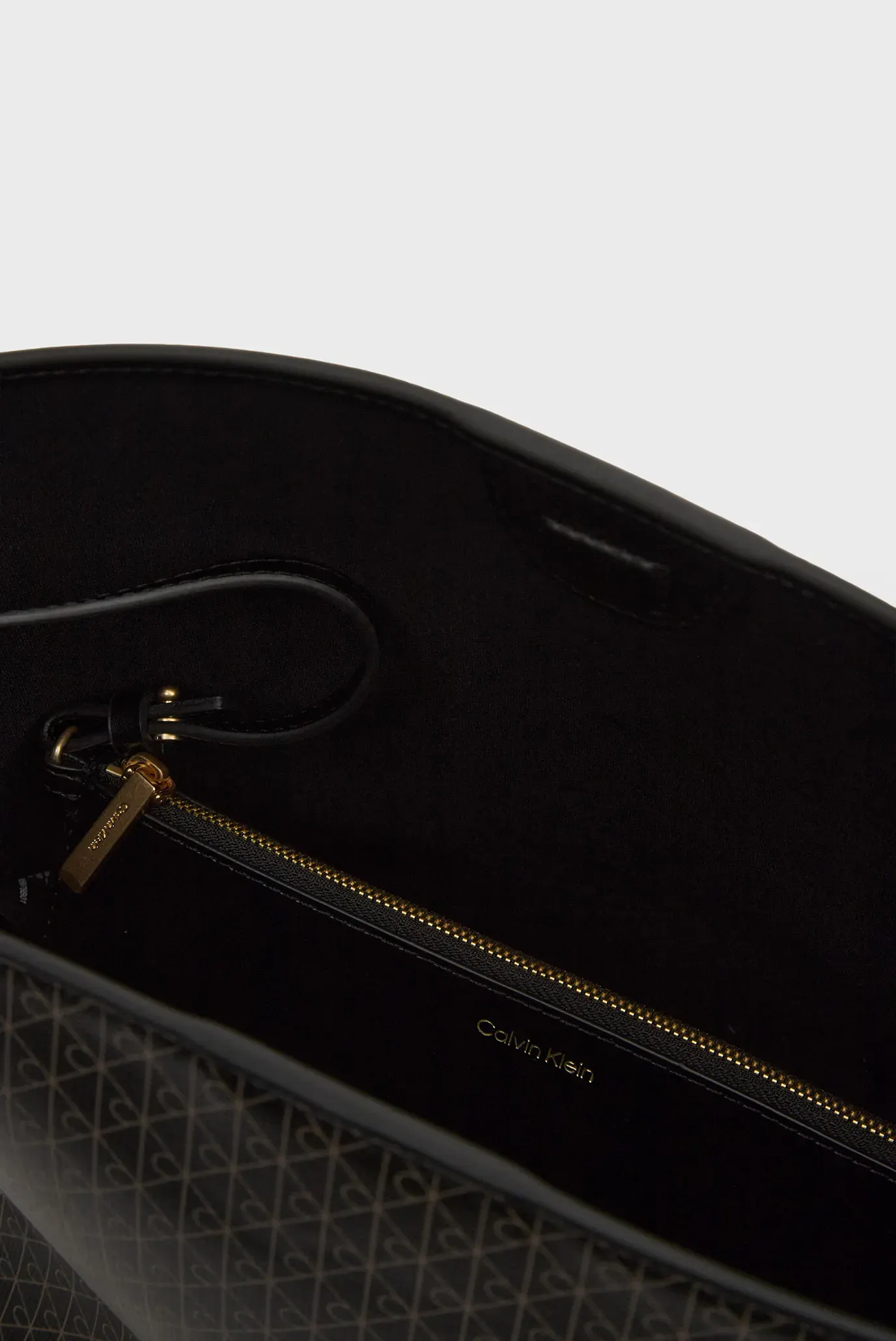 Сумка EMBLEM AOP MEDIUM BUCKET 6