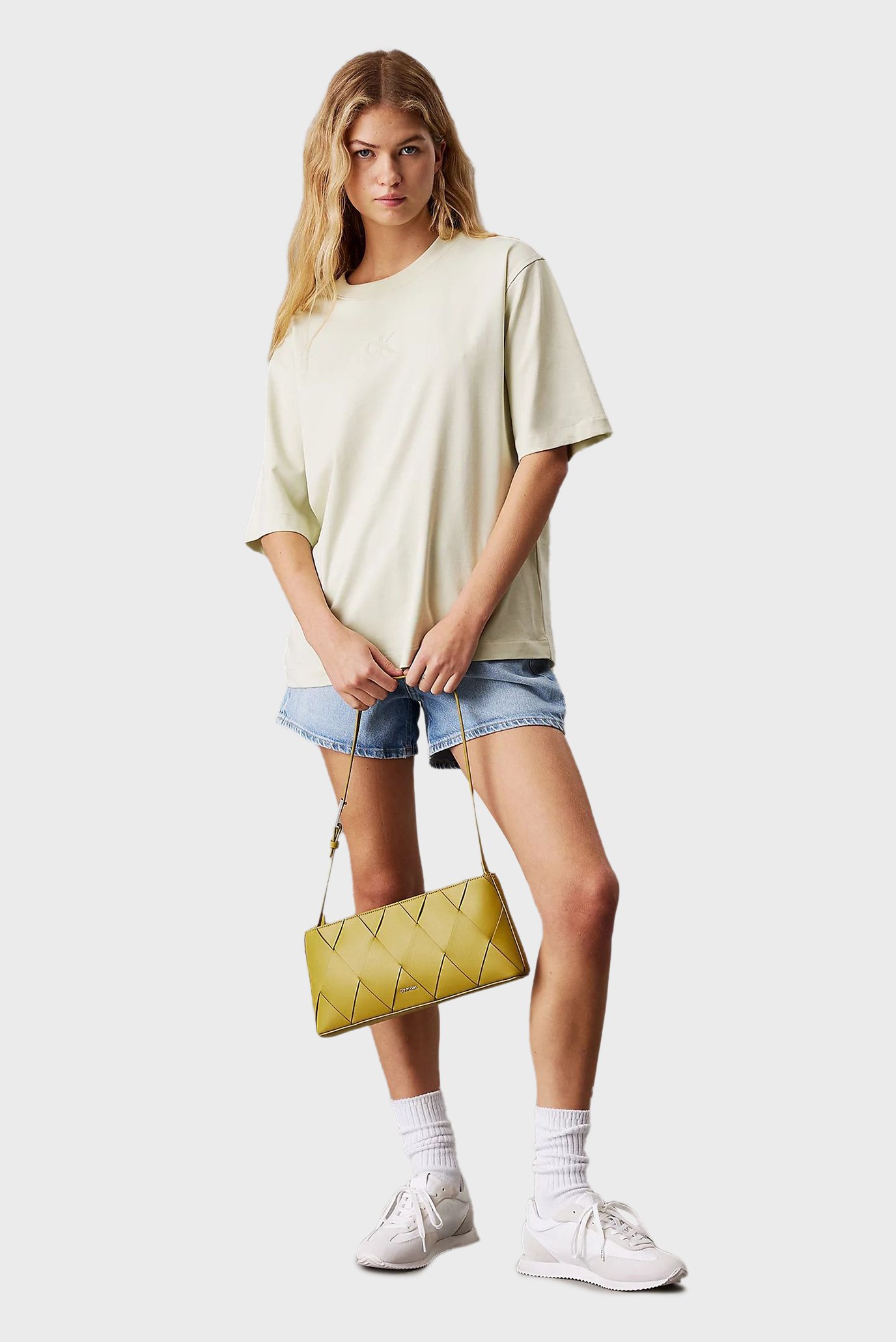 Женские голубые джинсовые шорты MOMCalvin Klein Jeans Женские голубые джинсовые шорты MOM 2