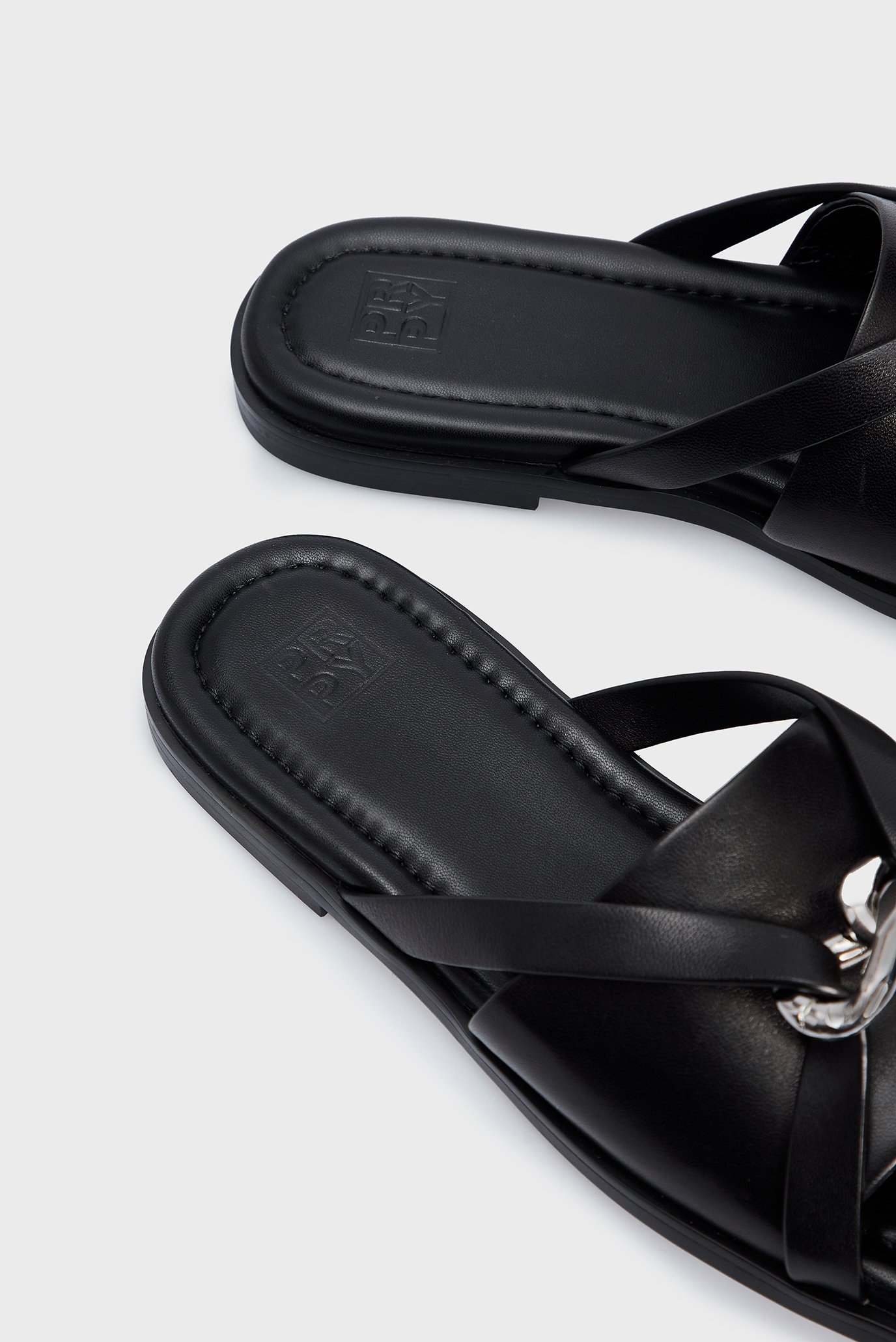 Женские черные кожаные слайдеры Nia 2