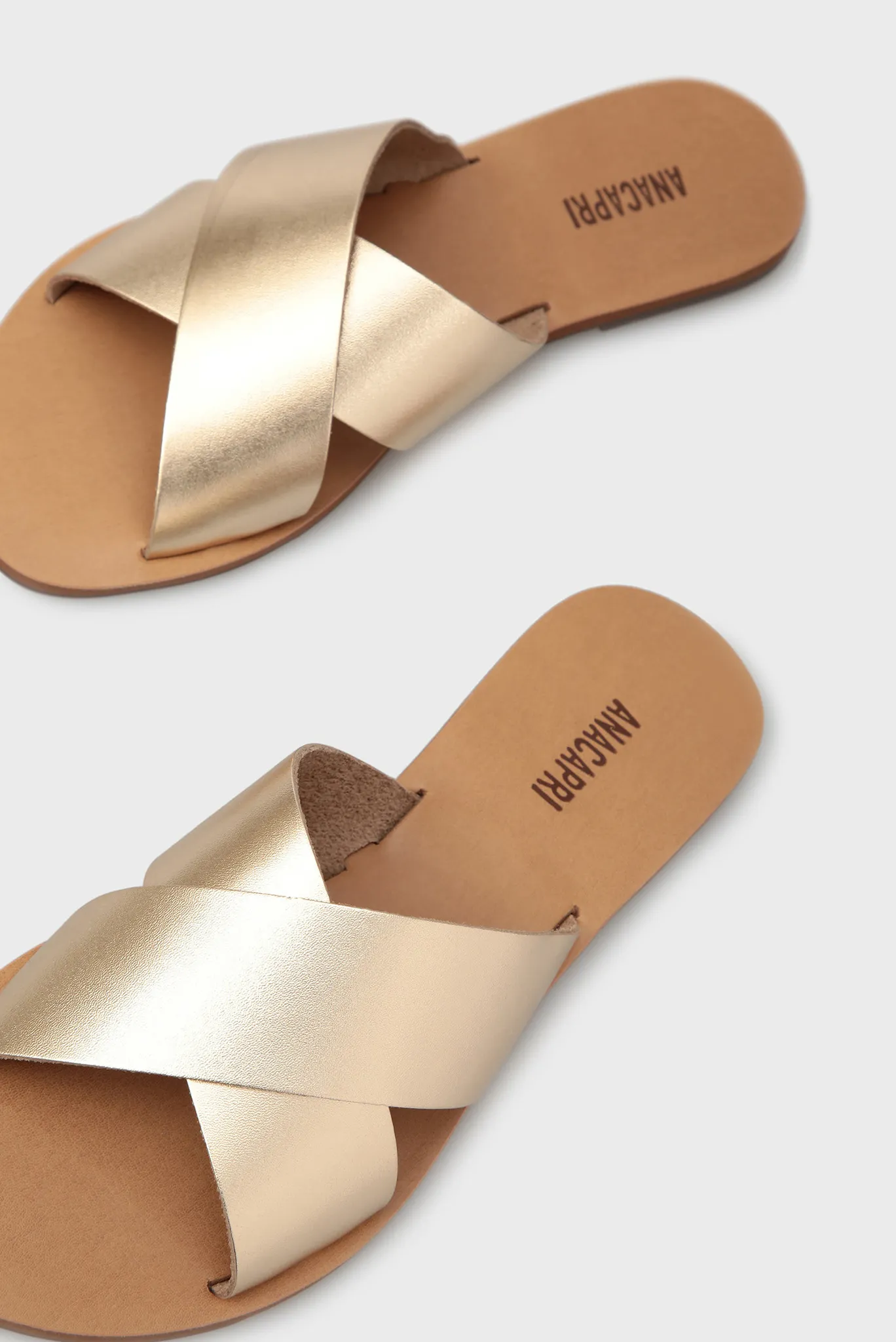 Золотистые шлёпанцы Tommy Hilfiger 5