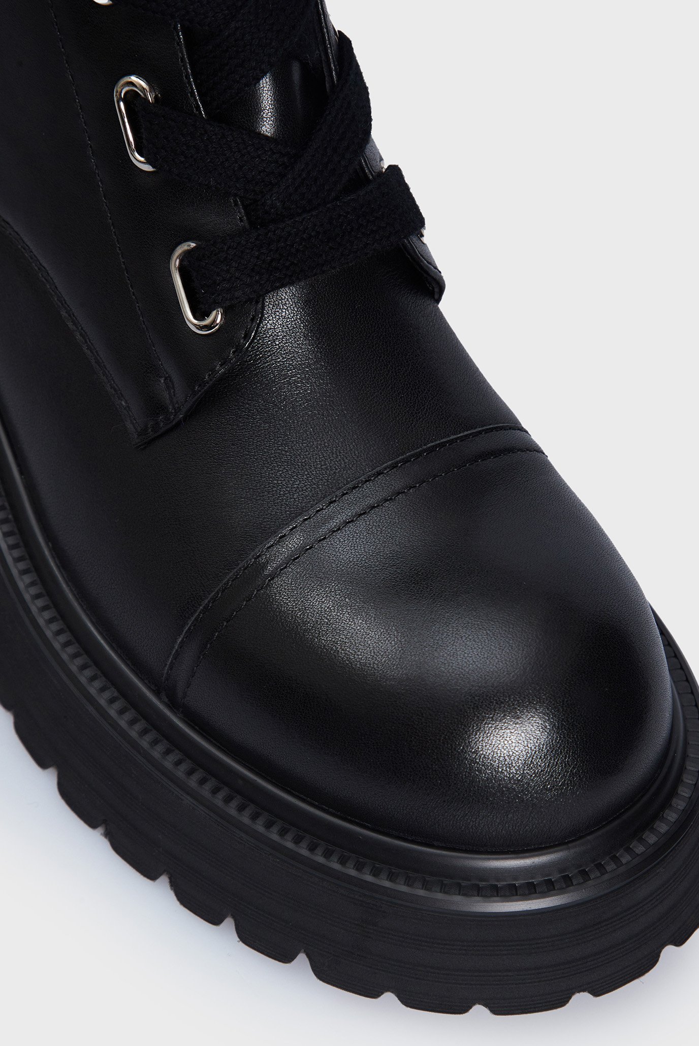 Женские черные кожаные ботинки Valka 3