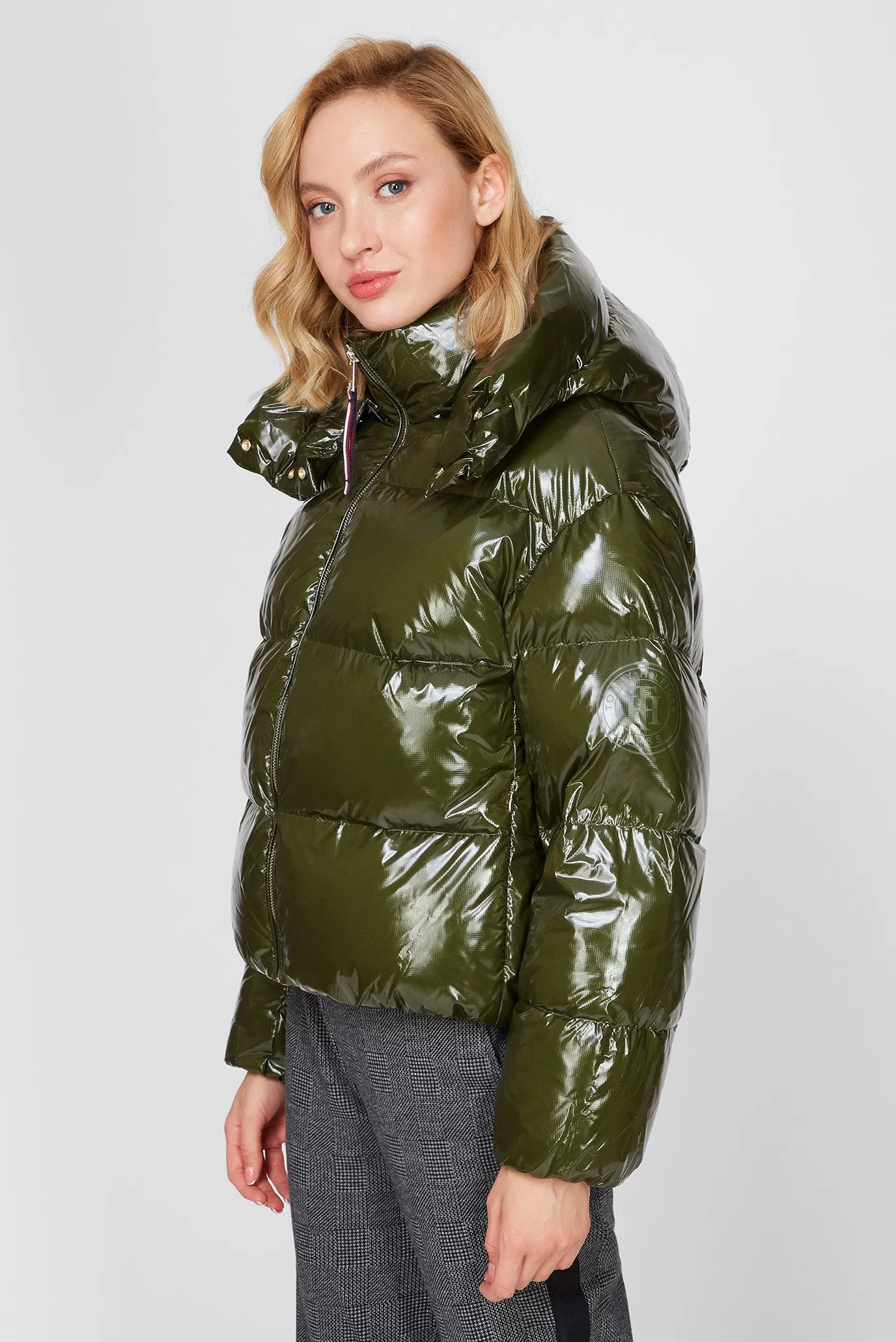 Женский зеленый пуховик GLOSSY 10