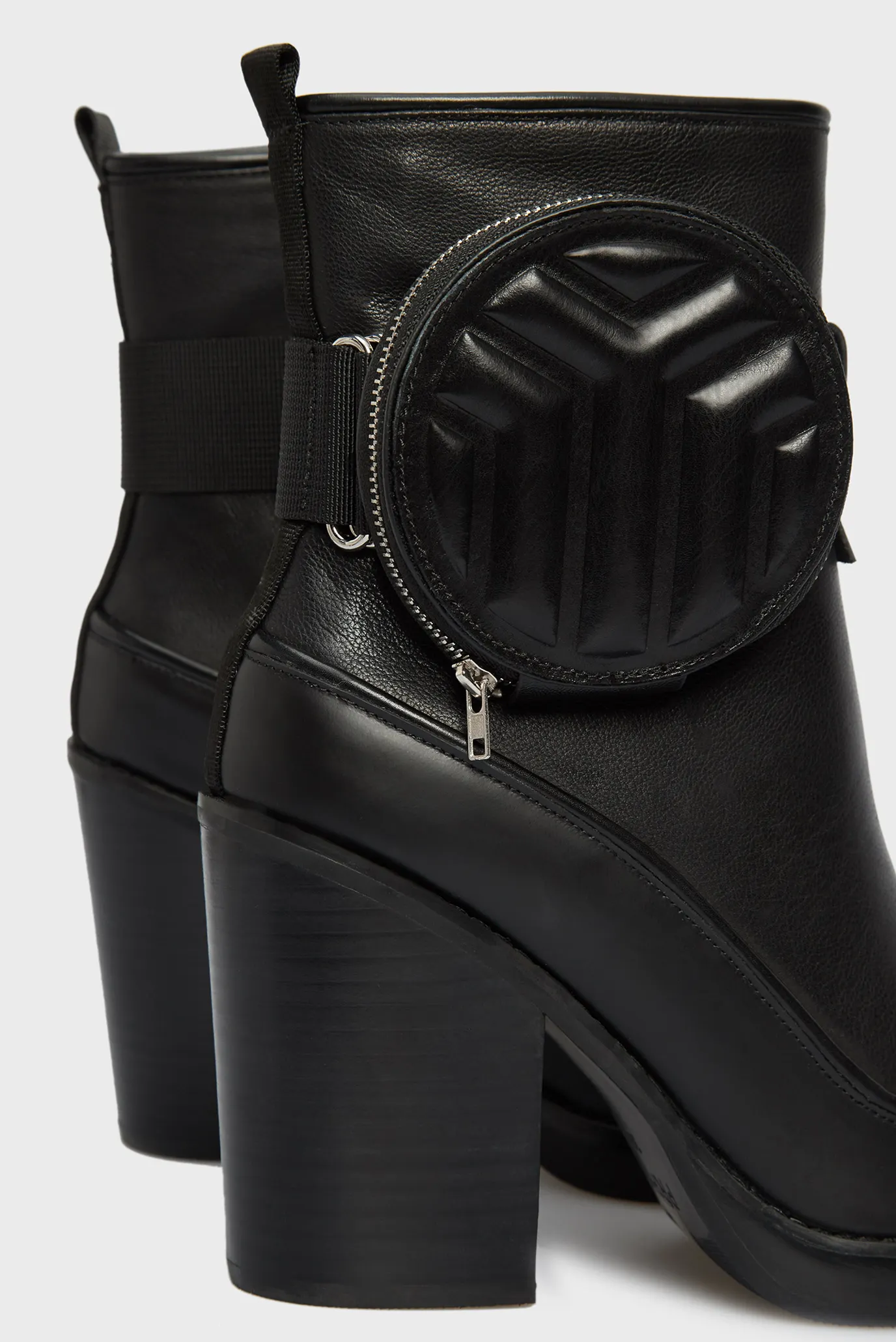Женские черные кожаные ботильоны Chara 7