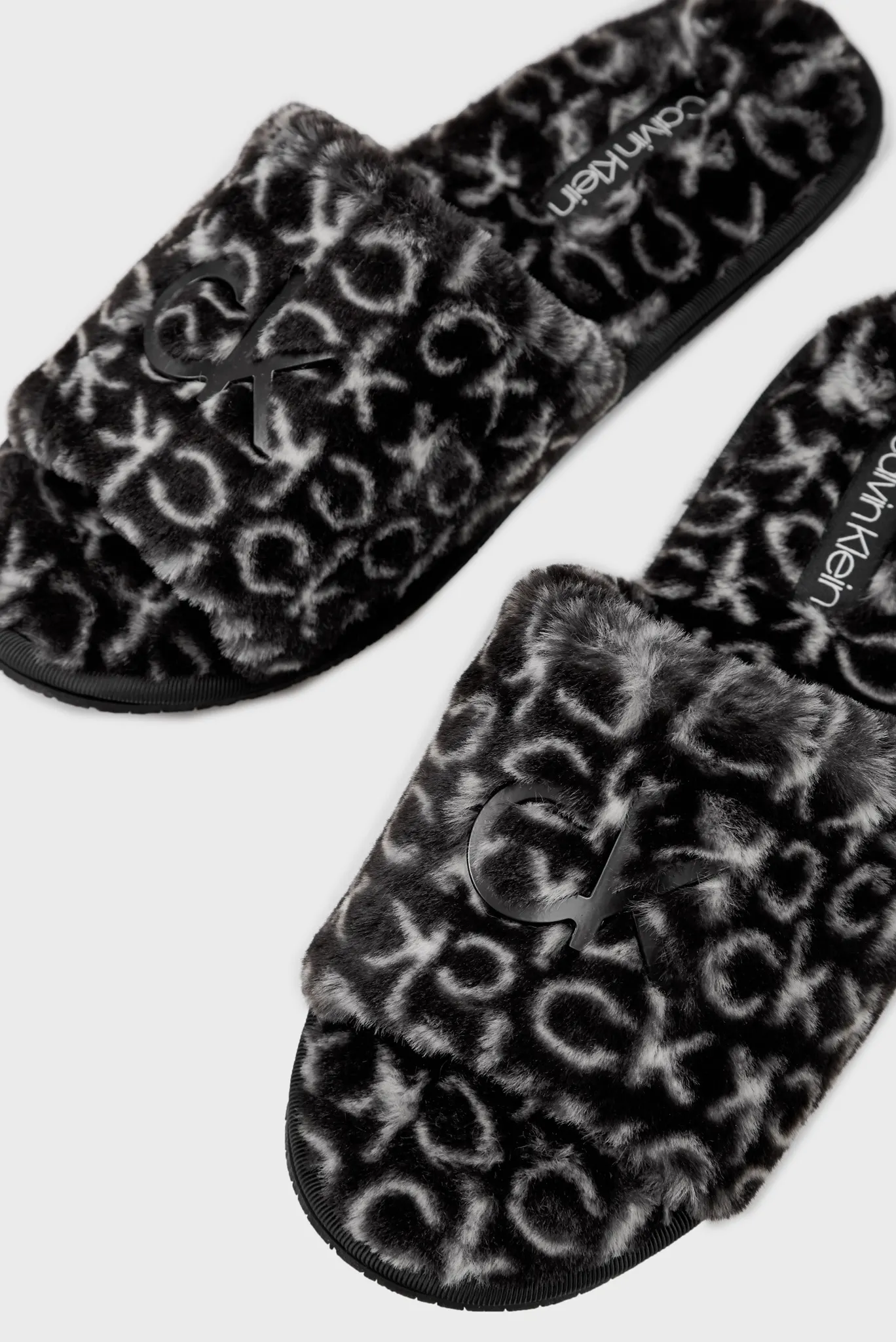 Женские черные тапочки 2