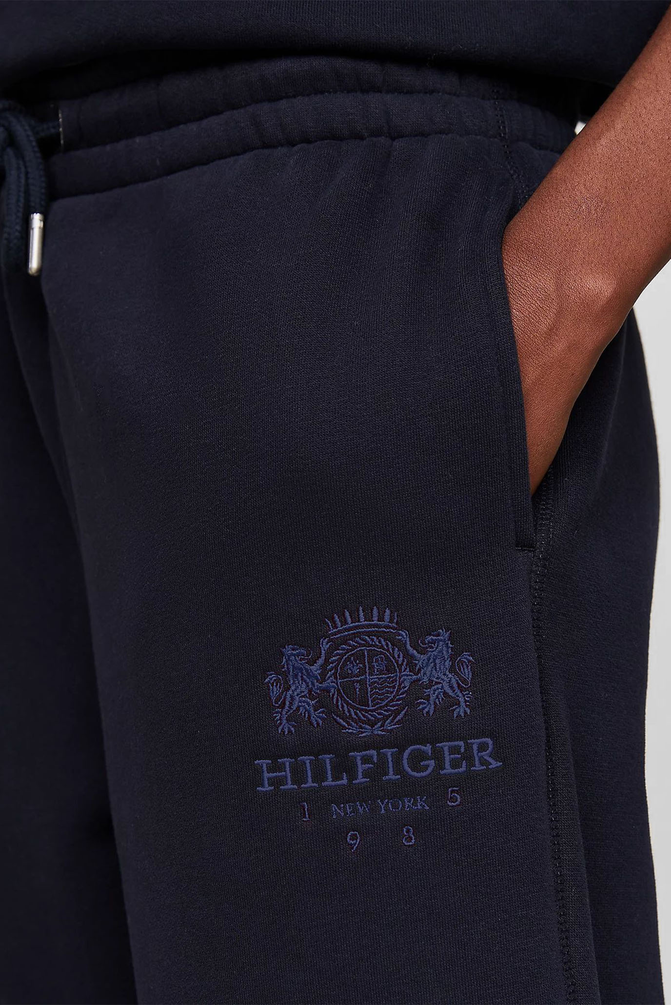 Женские темно-синие спортивные брюки REG VARSITY CREST 4