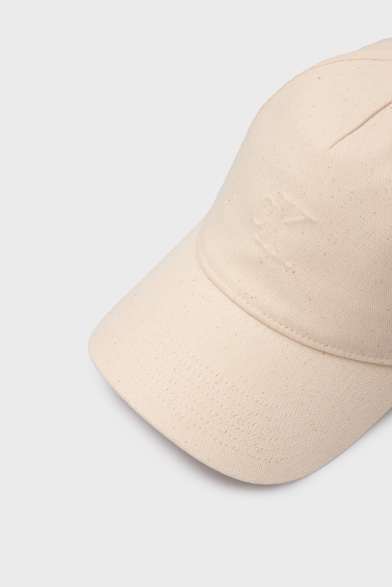 Женская бежевая кепка EMBOSSED CK 3