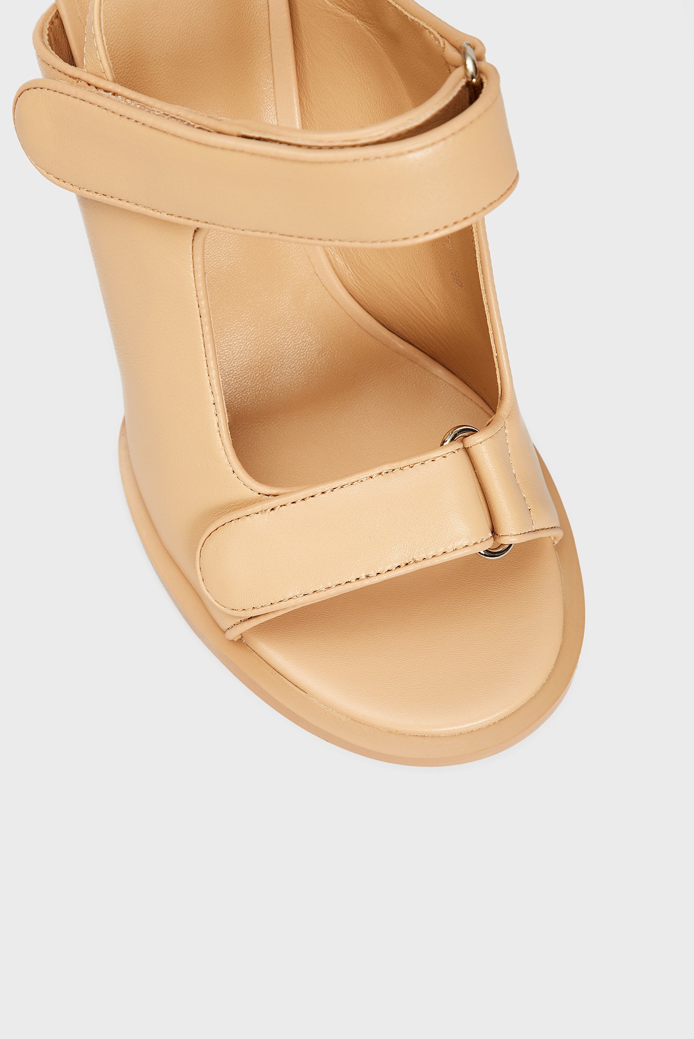 Женские бежевые кожаные босоножки Skayler 9