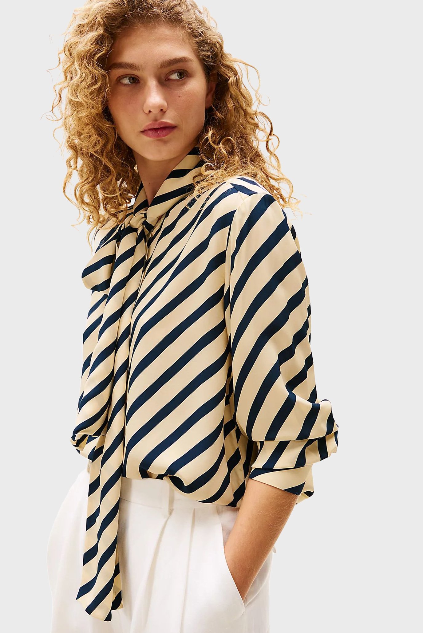 Женская бежевая блуза в полоску TH х SRGTommy Hilfiger Женская бежевая блуза в полоску TH х SRG 2