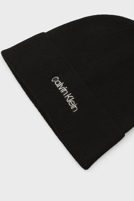 Шапка ESSENTIAL KNIT BEANIE