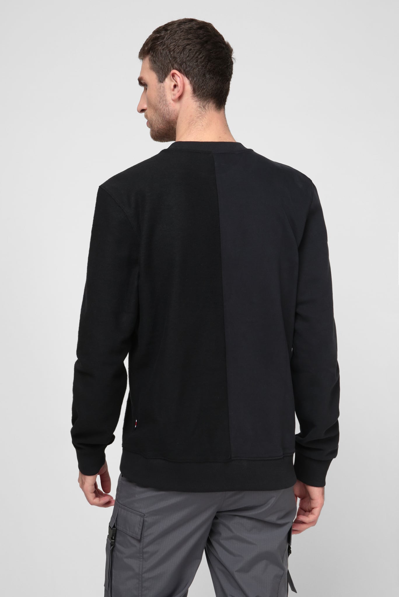 Мужской черный свитшот Lewis Hamilton TONAL FLEECE CREW NECK 4