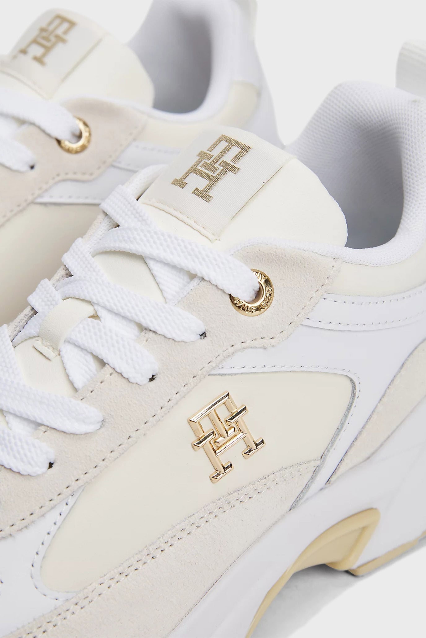 Женские белые кроссовки TH CHUNKY FEMININE RUNNER 8