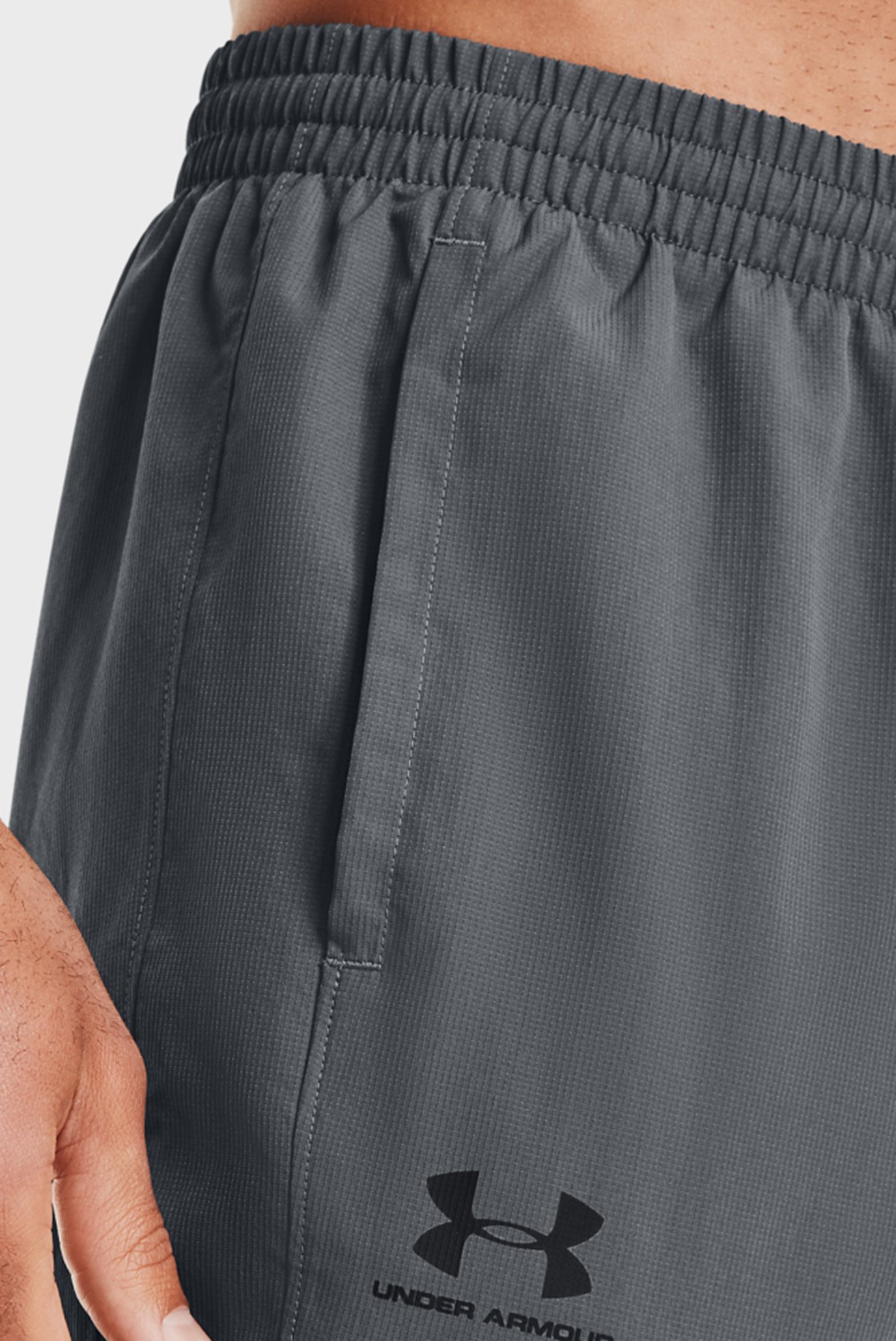 Мужские серые спортивные брюки UA VITAL WOVEN PANTSUnder Armour Мужские серые спортивные брюки UA VITAL WOVEN PANTS 2