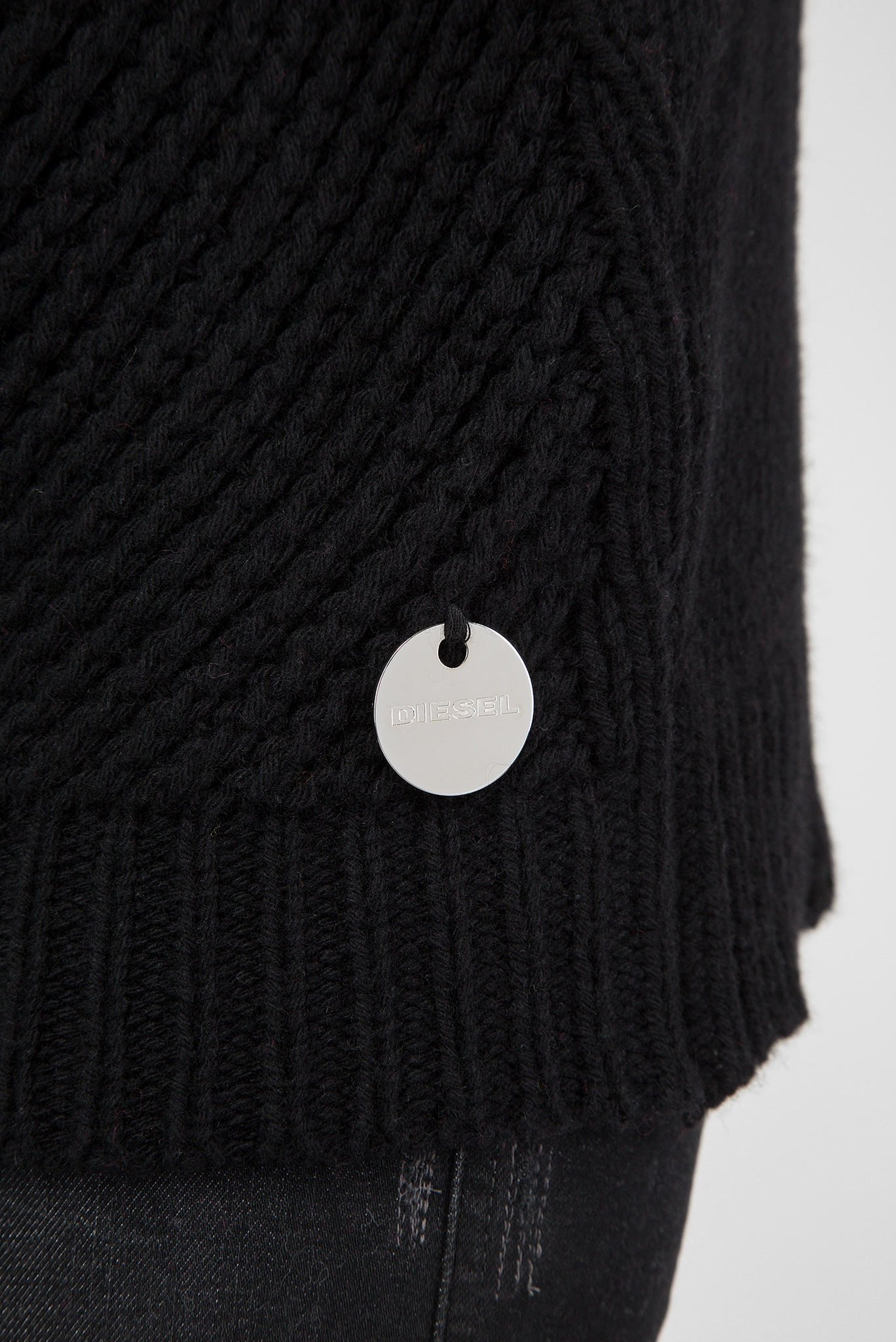 Женский черный свитер 4