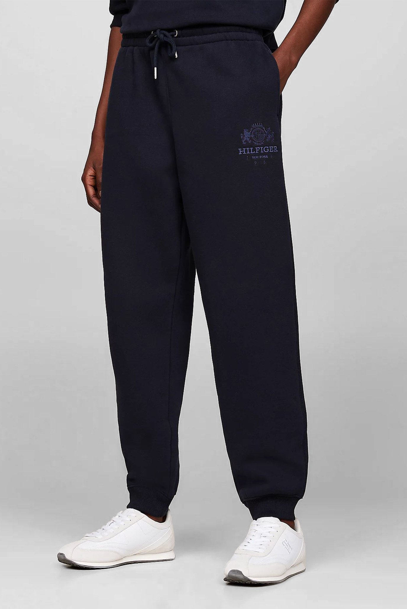 Штаны спортивные/REG VARSITY CREST SWEATPANTS 1