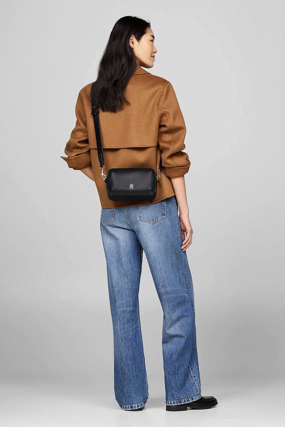 Сумка TH CHIC CAMERA BAG Tommy Hilfiger Сумка TH CHIC CAMERA BAG Tommy Hilfiger