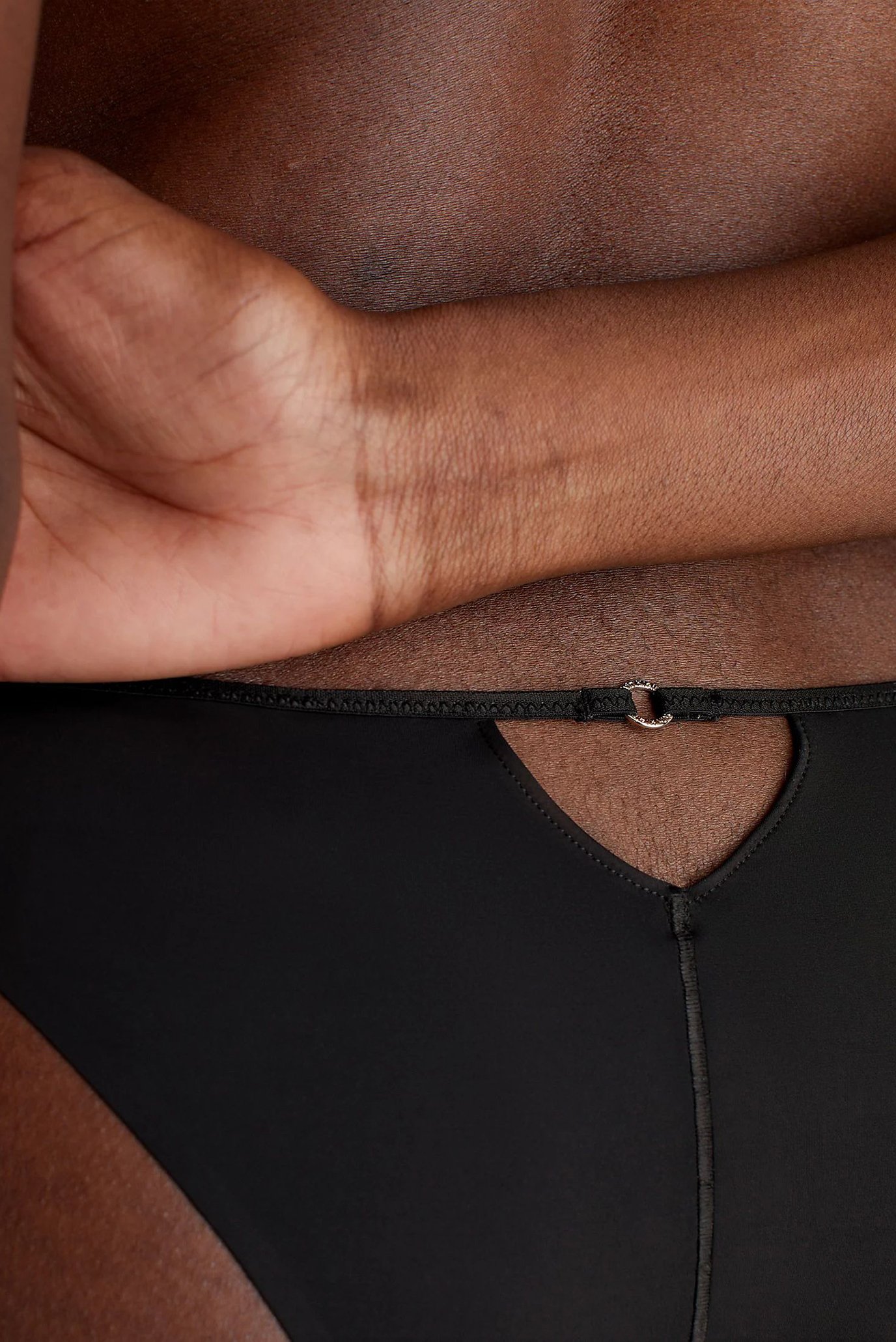 Женские черные трусики BRAZILIAN 4