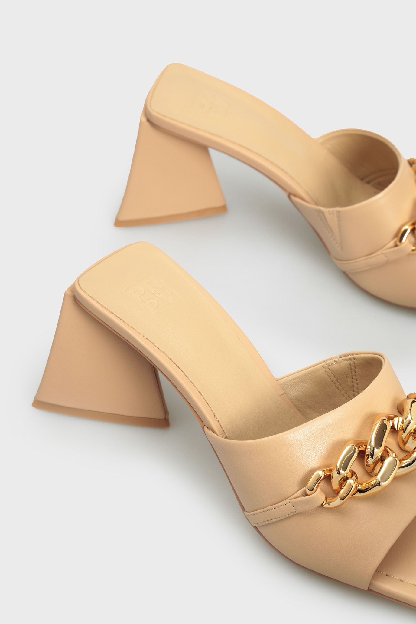 Женские бежевые кожаные мюли Venera 10