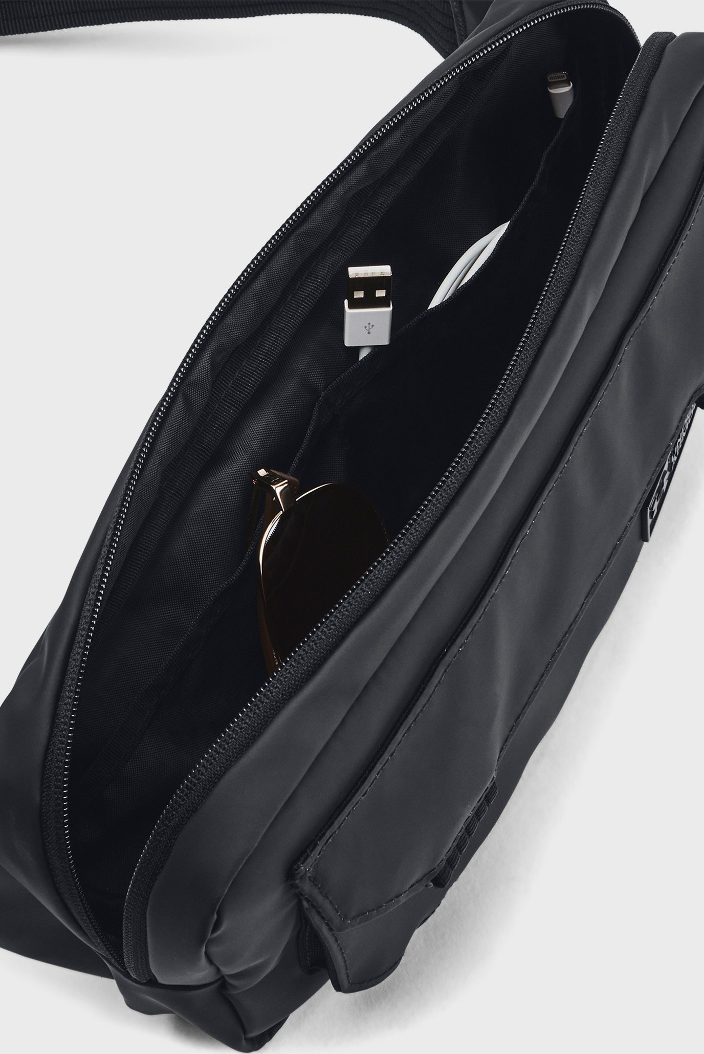 Черная поясная сумка UA Triumph Crossbody 4