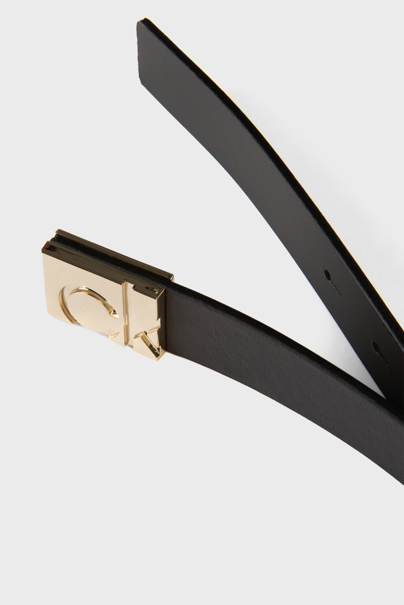 Женский черный кожаный ремень SQUARE PLAQUE BUCKLE Calvin Klein Женский черный кожаный ремень SQUARE PLAQUE BUCKLE 4