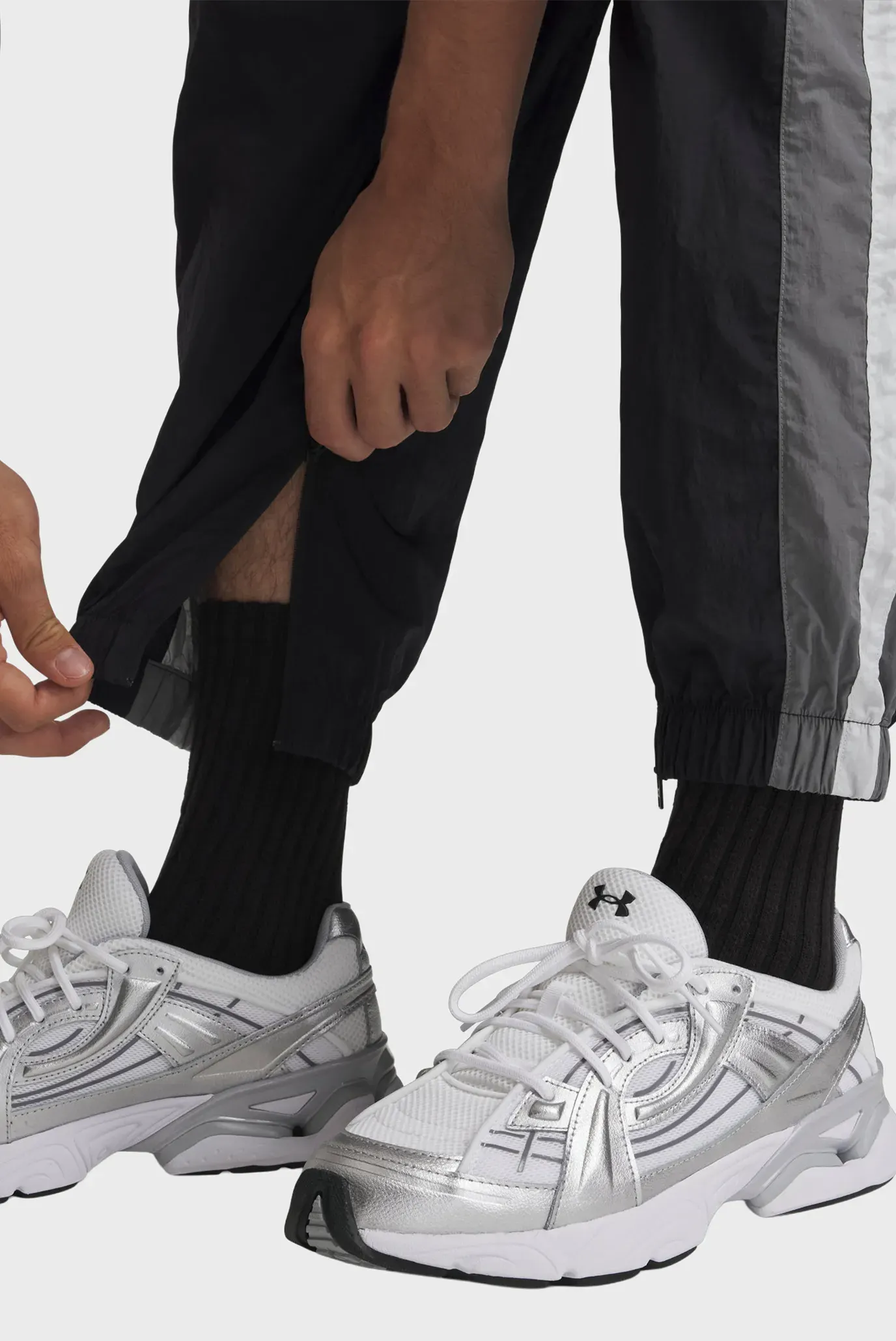 Штаны спортивные UA Icon Wvn Track Jogger 4