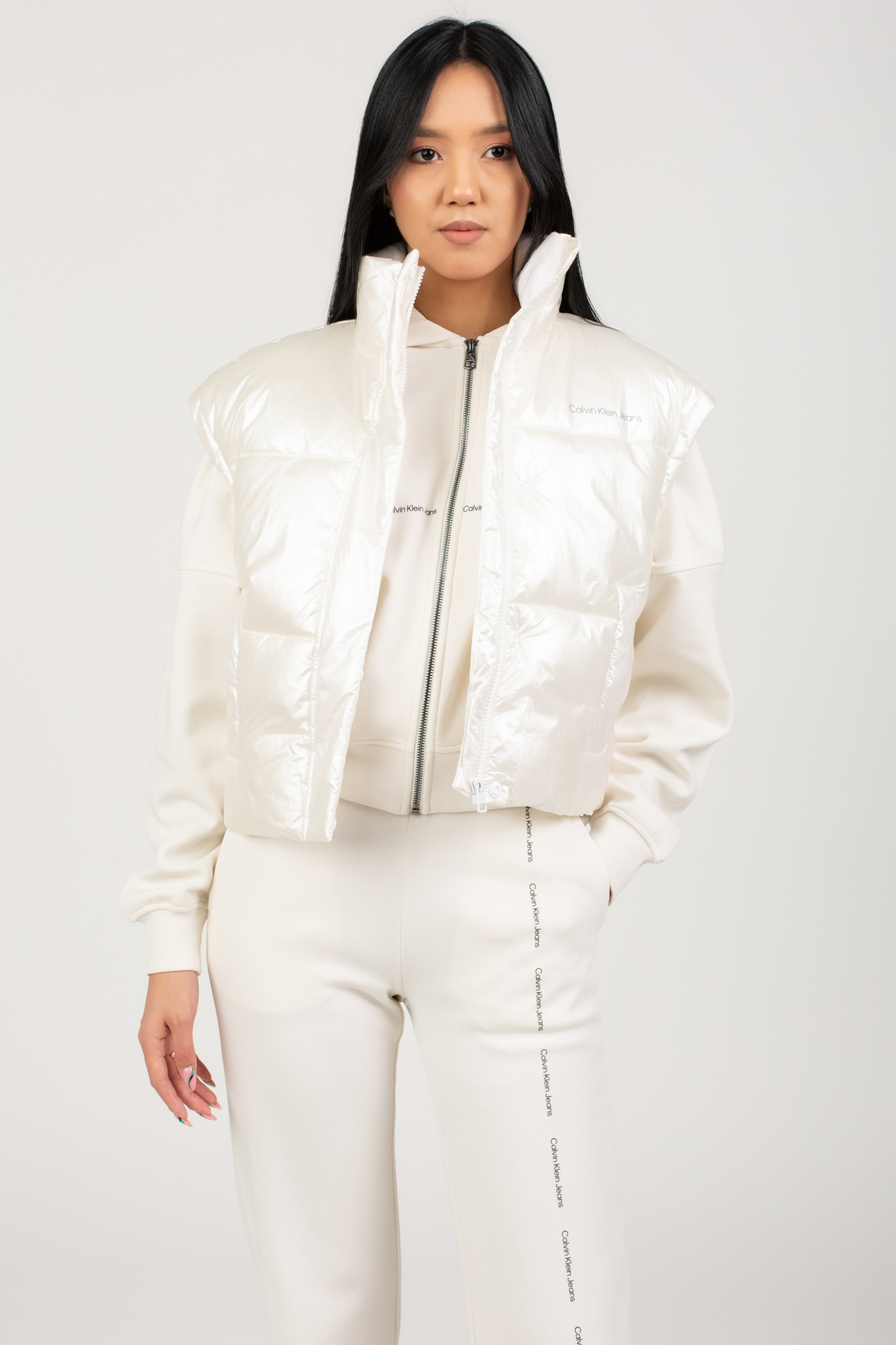 Зимняя женская модная куртка белая