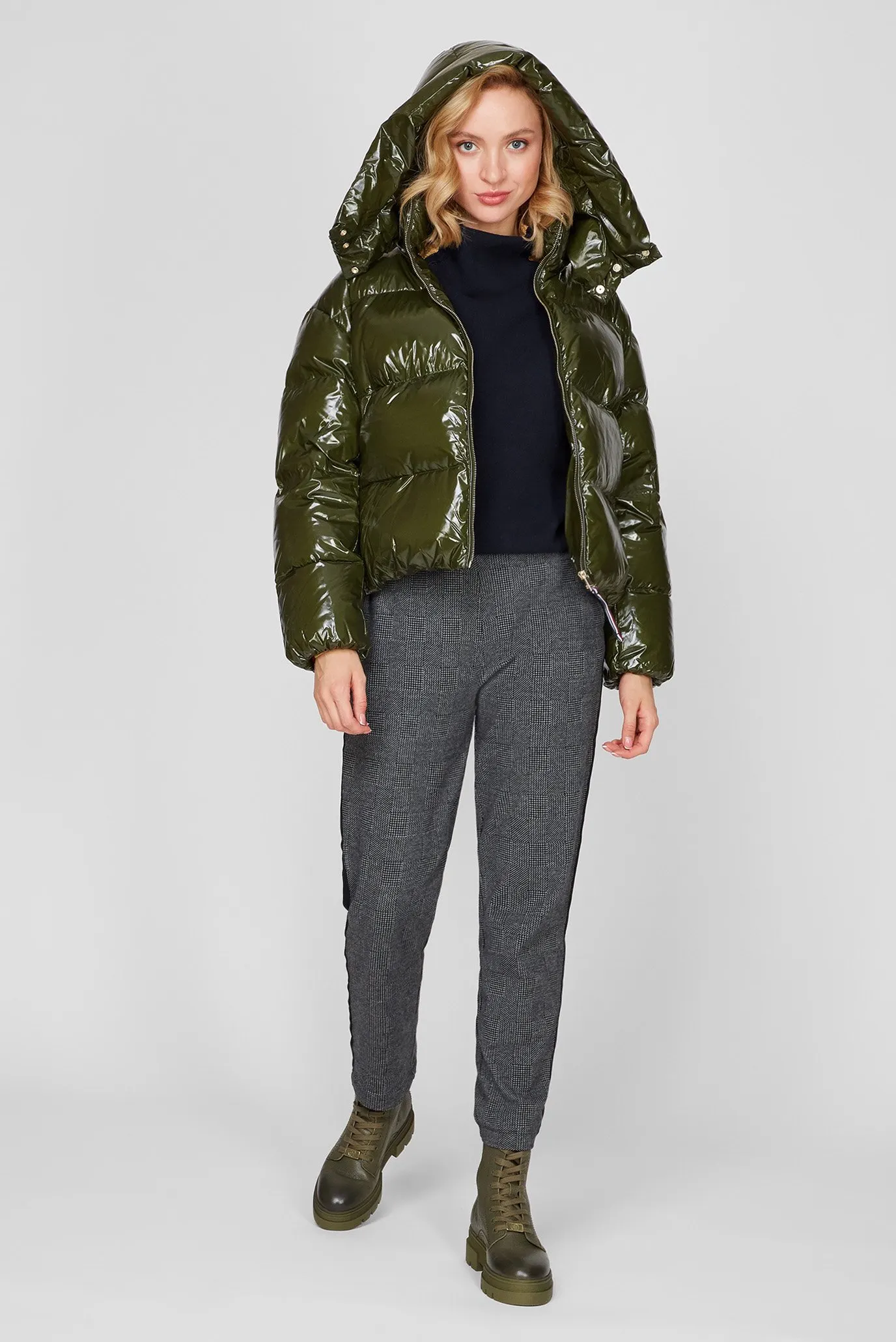 Женский зеленый пуховик GLOSSY 5