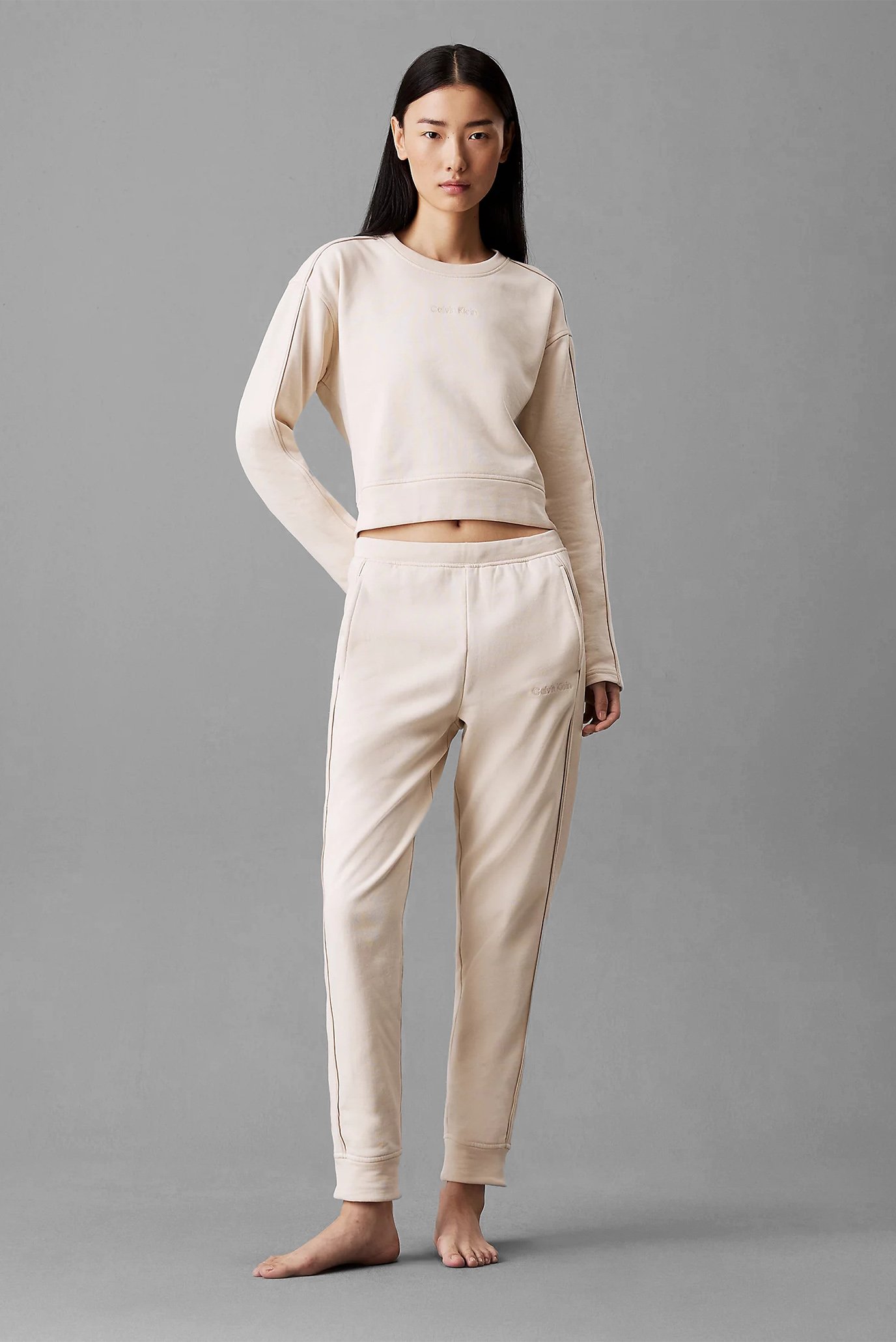 Женский бежевый свитшот CREW PULLOVER 4