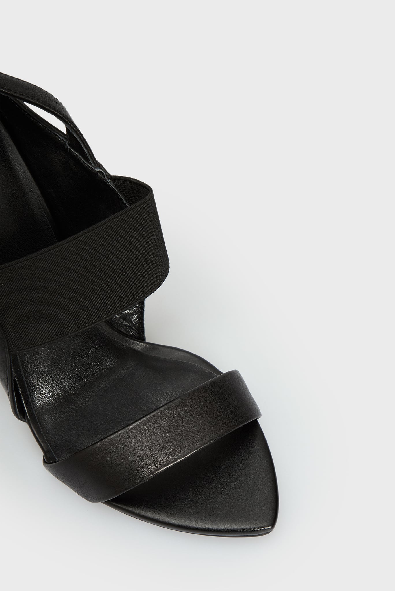 Женские черные кожаные босоножки Konsuela 5